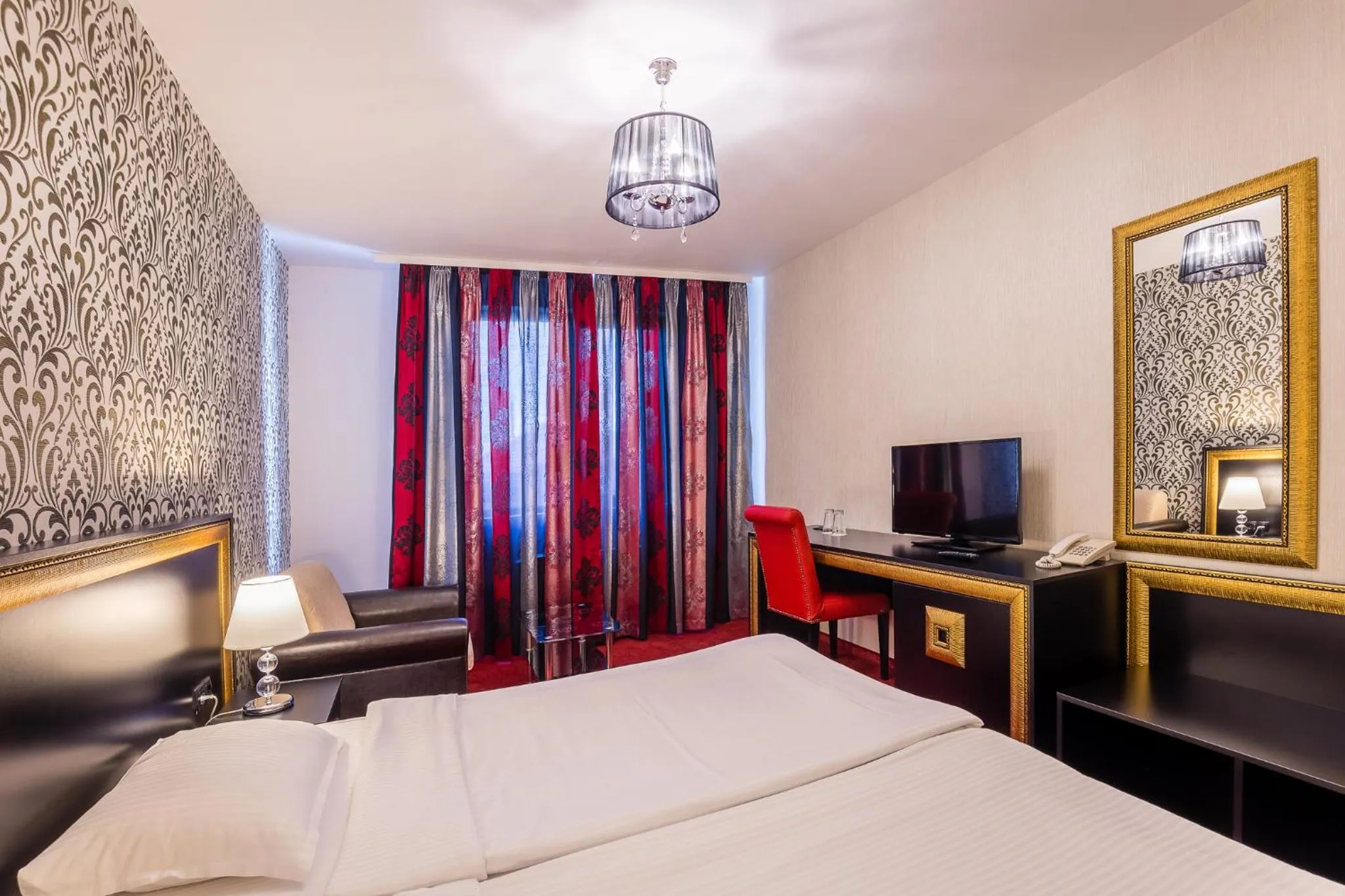 Photo of the whole room, Bed in Hotel Elegance