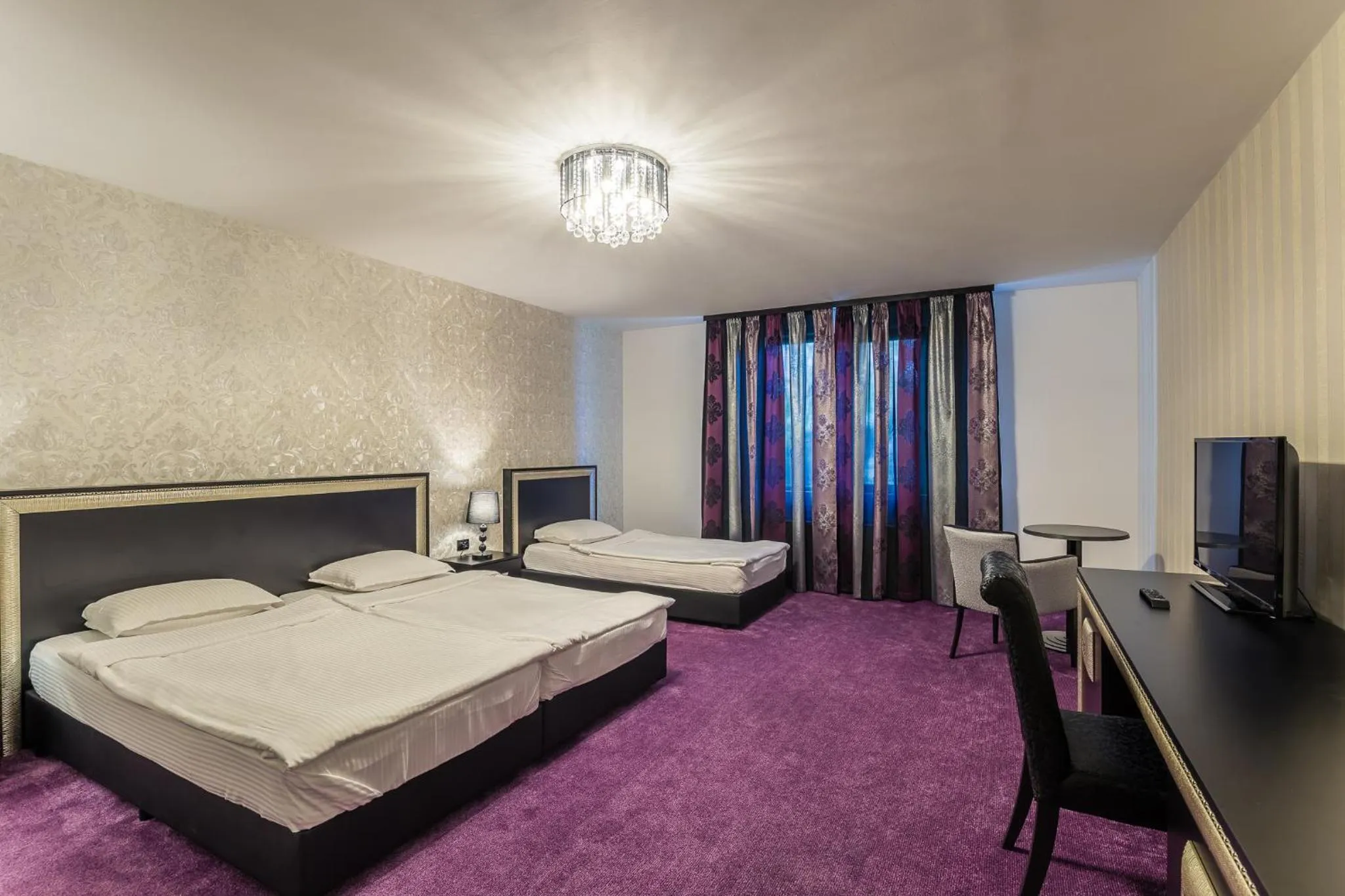 Photo of the whole room, Bed in Hotel Elegance