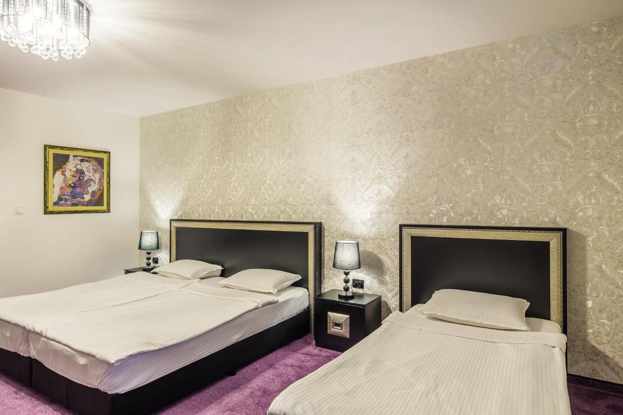 Photo of the whole room, Bed in Hotel Elegance