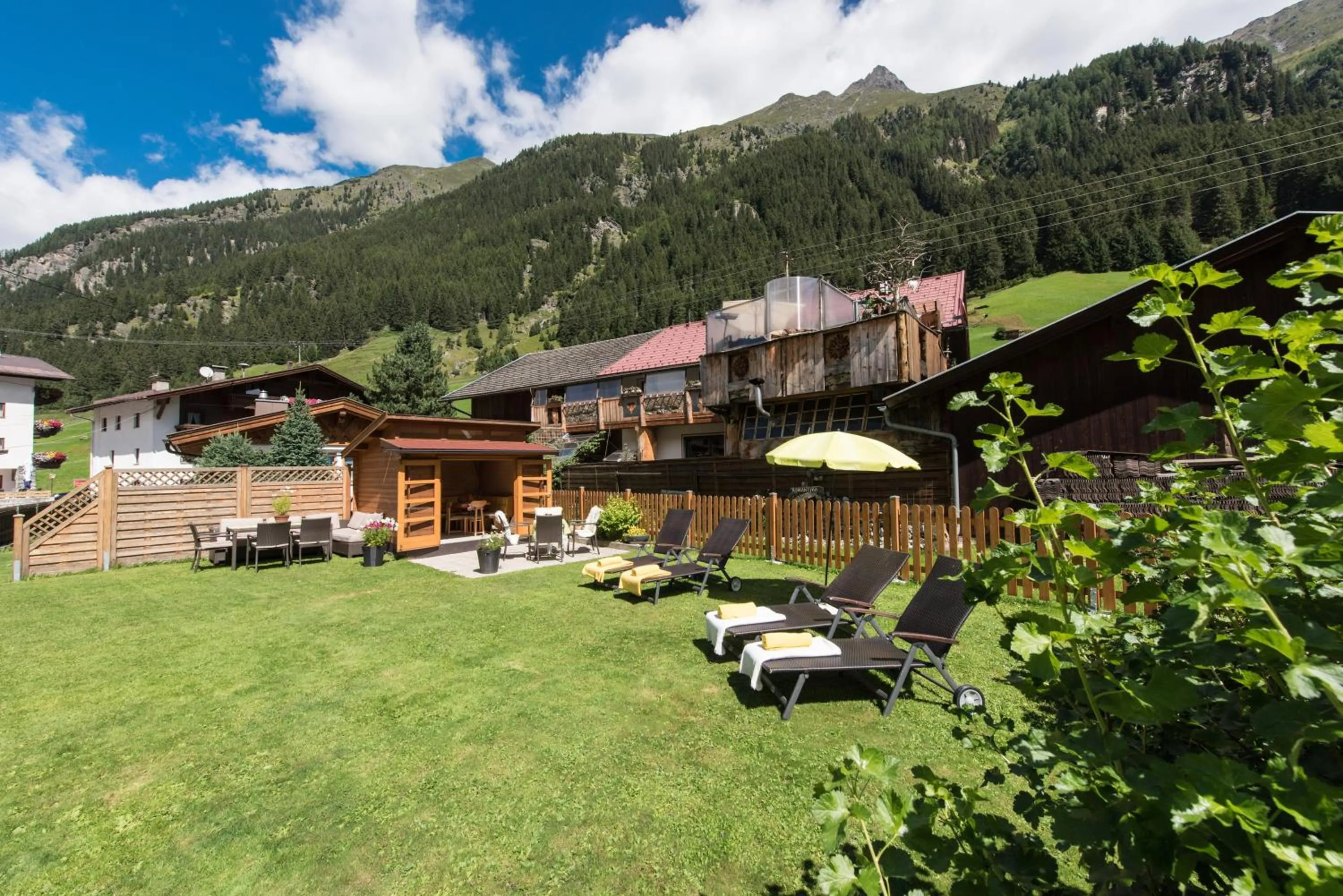 Garden in Hotel Garni Romantika