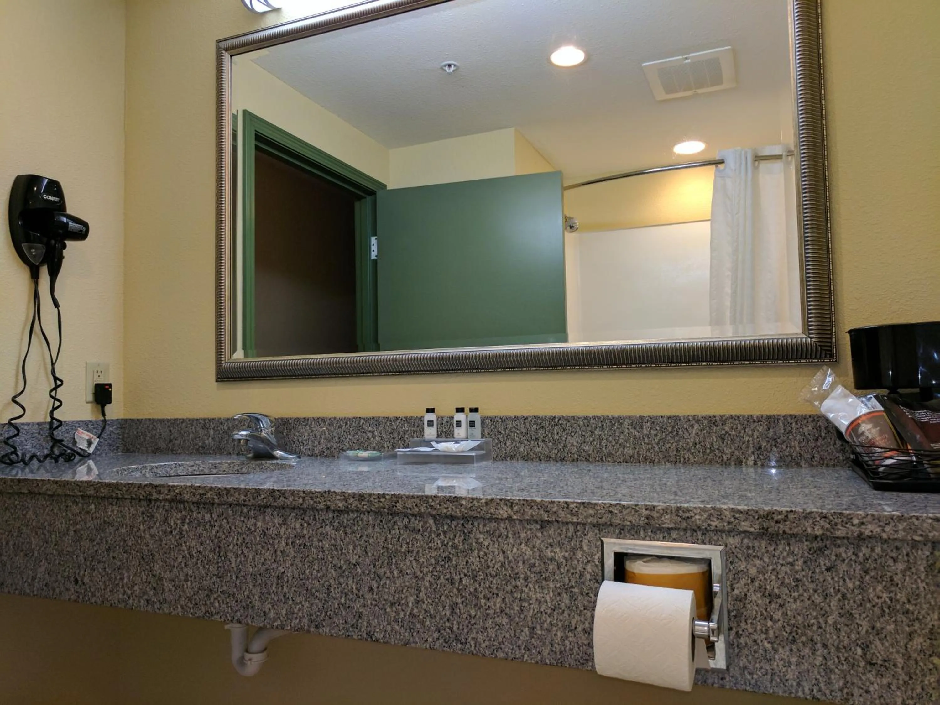 Bathroom in Country Inn & Suites by Radisson, Tallahassee-University Area, FL