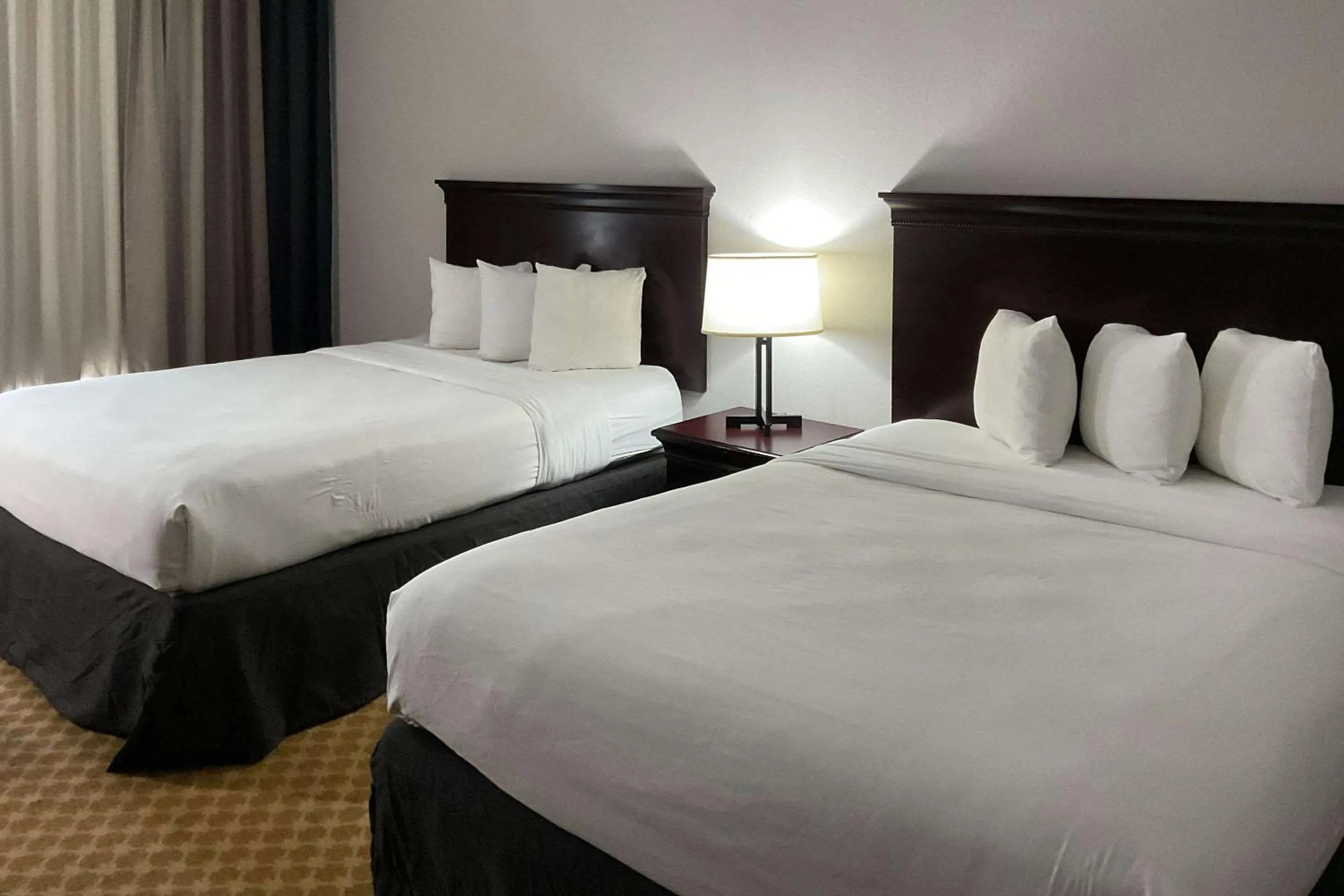 Bedroom, Bed in Country Inn & Suites by Radisson, Tallahassee-University Area, FL