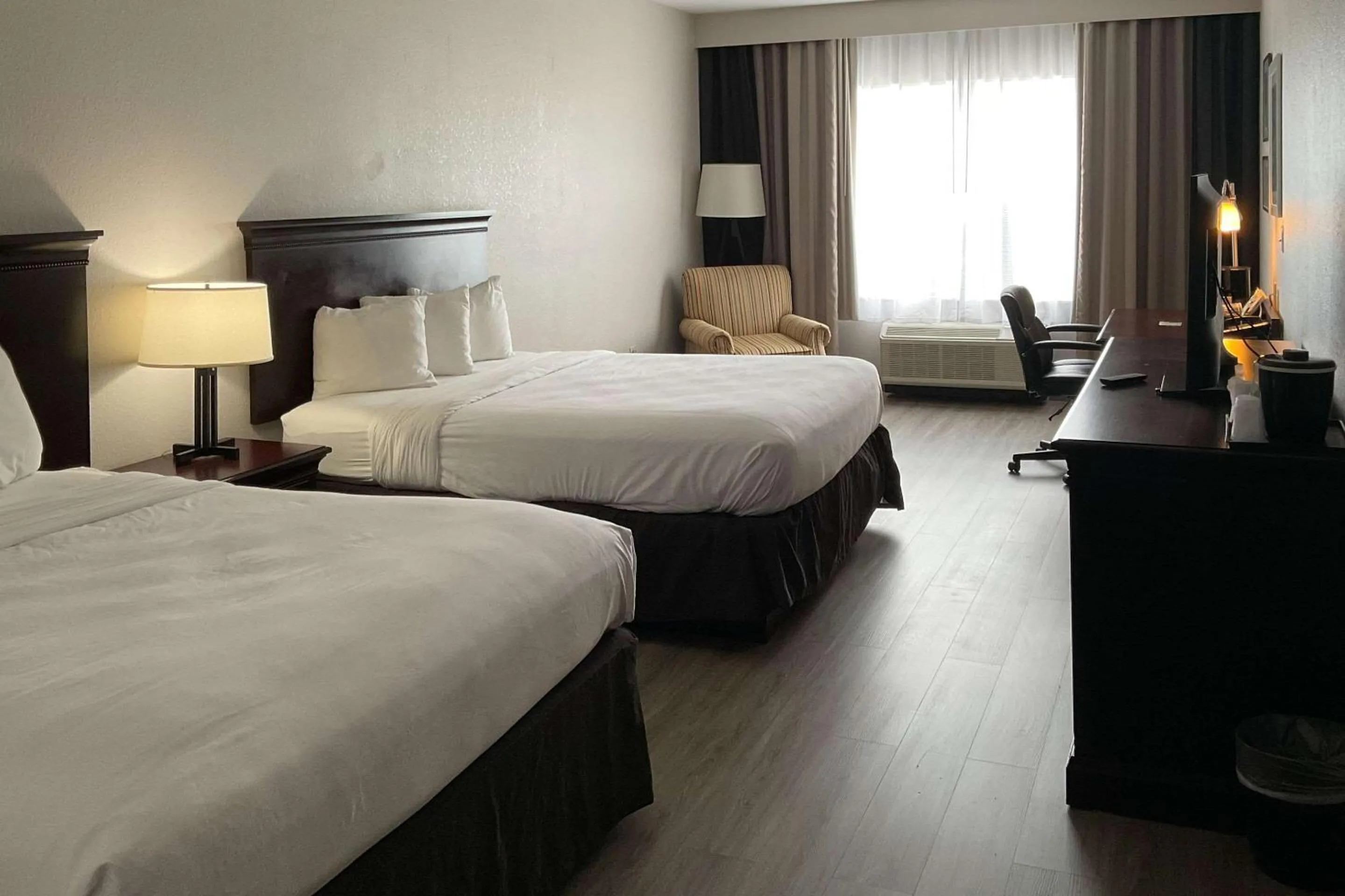 Bedroom, Bed in Country Inn & Suites by Radisson, Tallahassee-University Area, FL