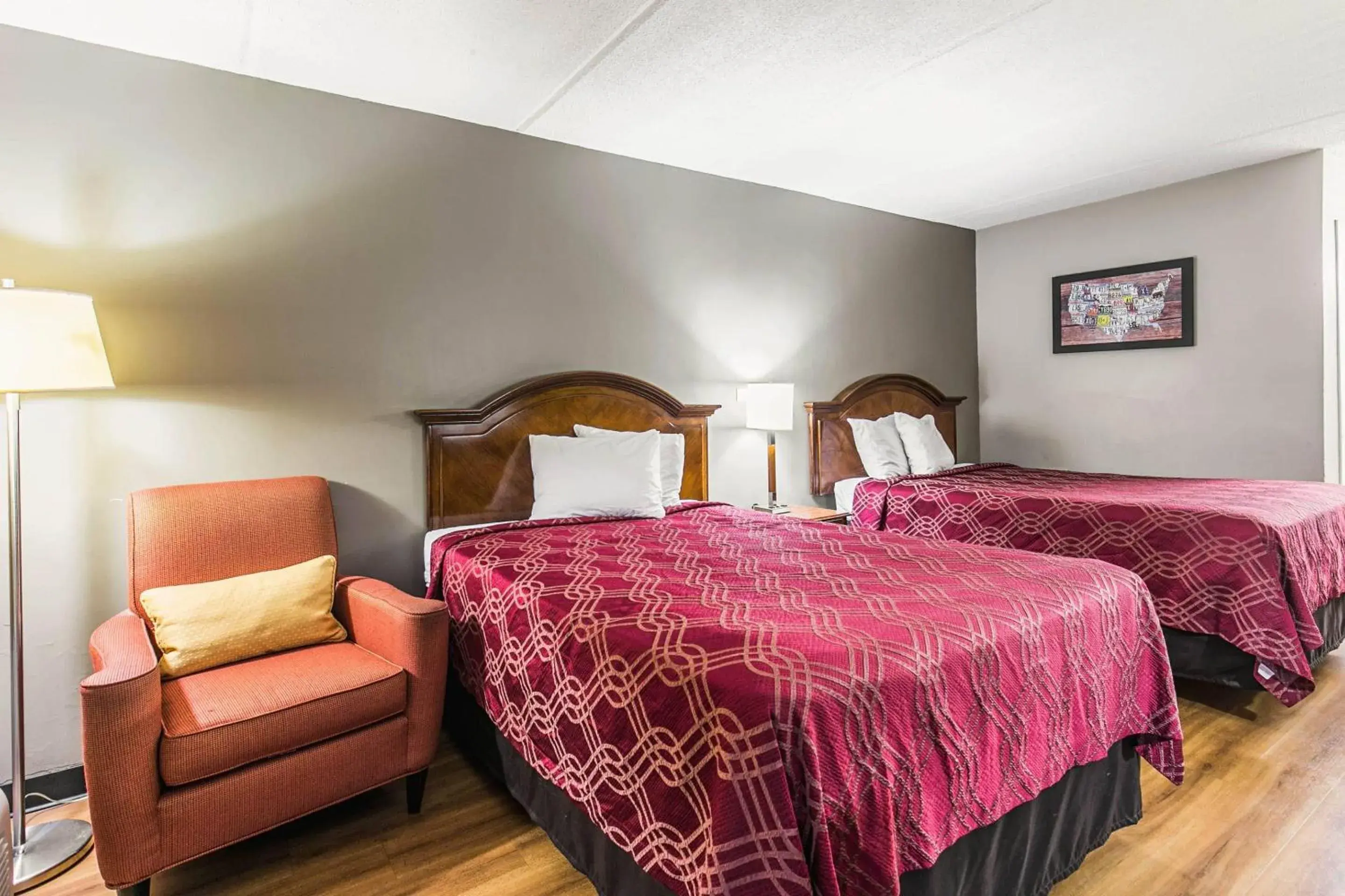 Double Room with Two Double Beds - Smoking in Econo Lodge Tallahassee North Double Room with Two Double Beds - Smoking in Econo Lodge Tallahassee North