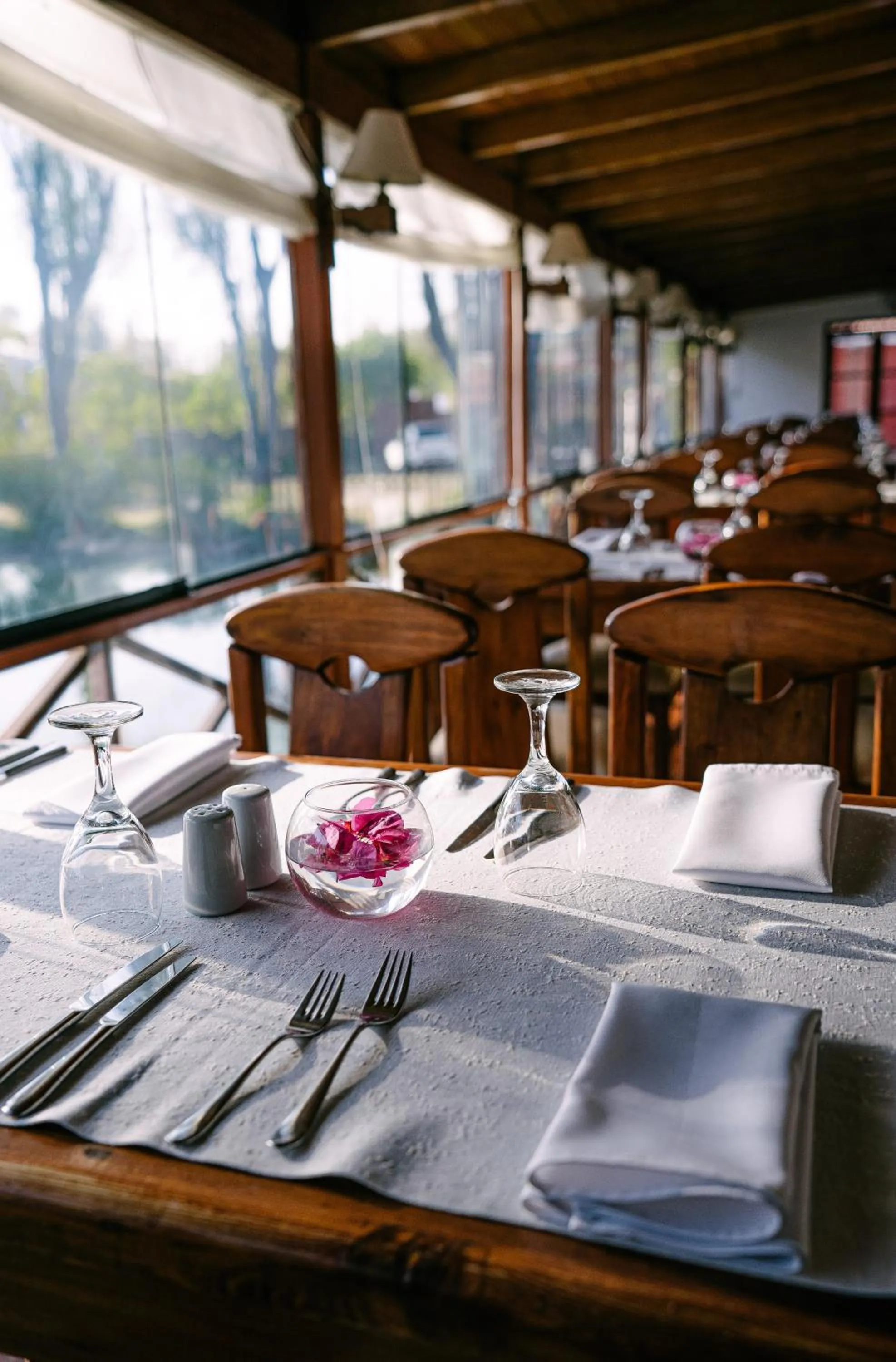 Restaurant/places to eat in El LAGO HOTEL by Luoxo