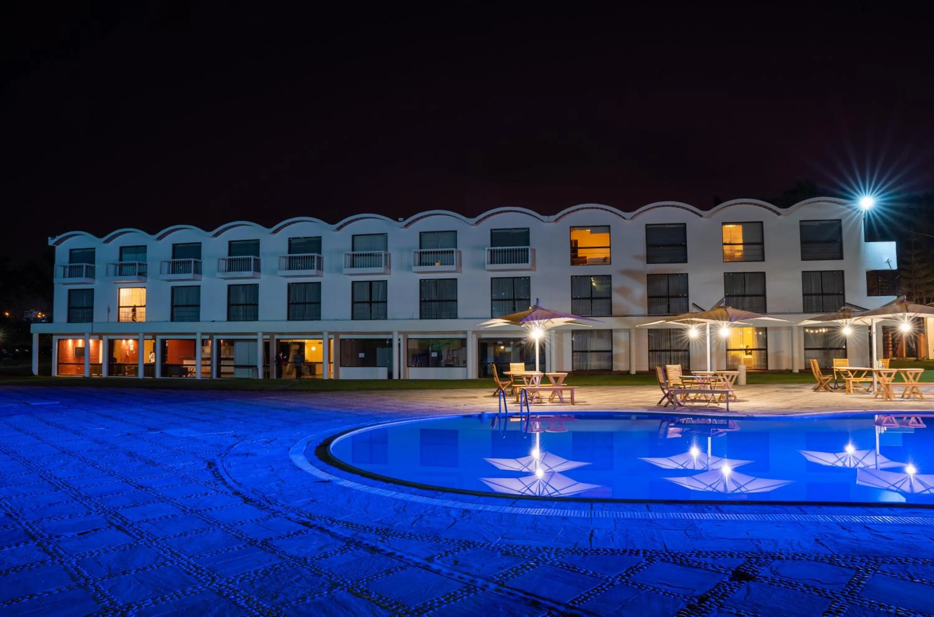 Property building in El LAGO HOTEL by Luoxo