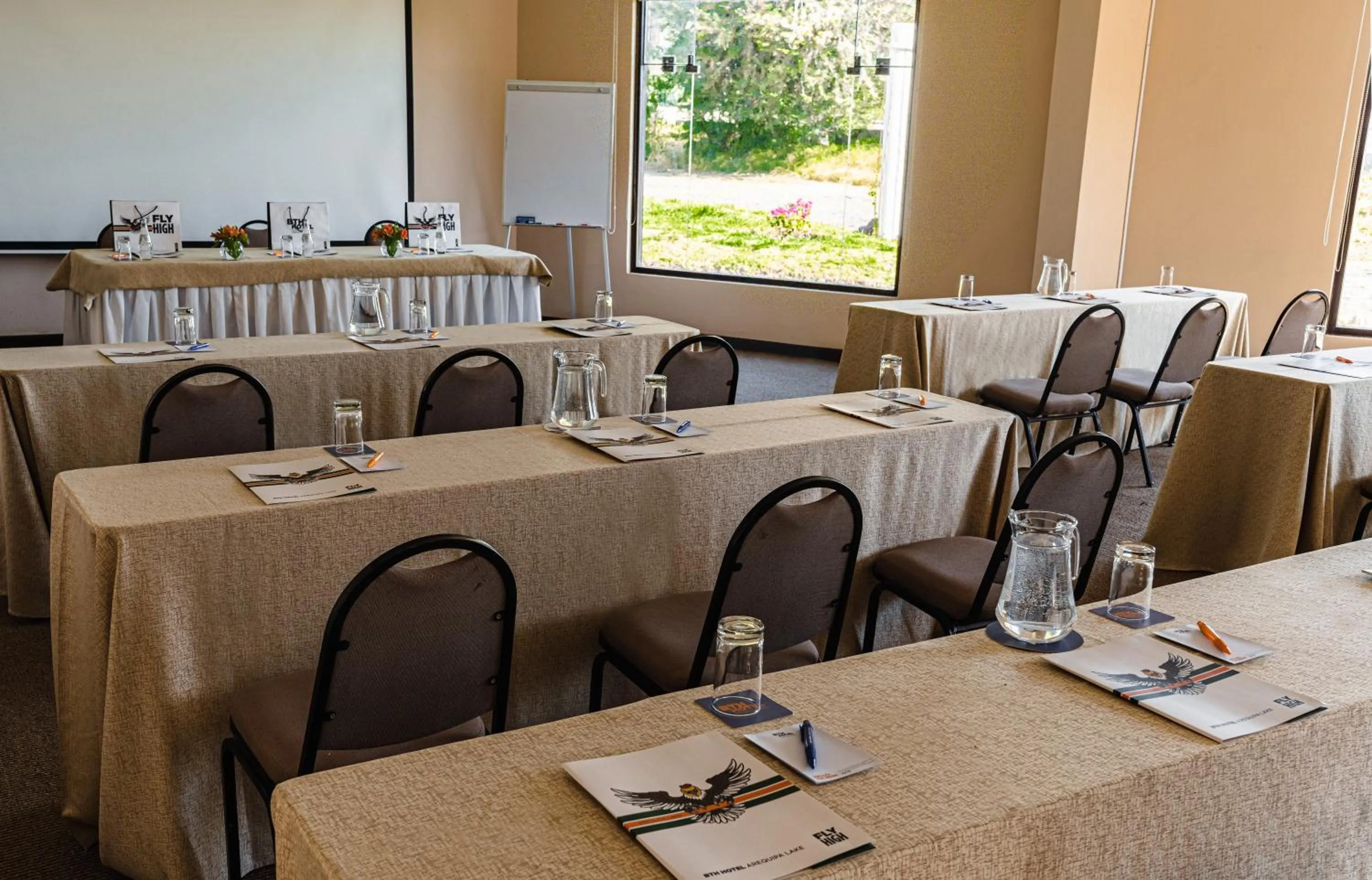 Business facilities in El LAGO HOTEL by Luoxo