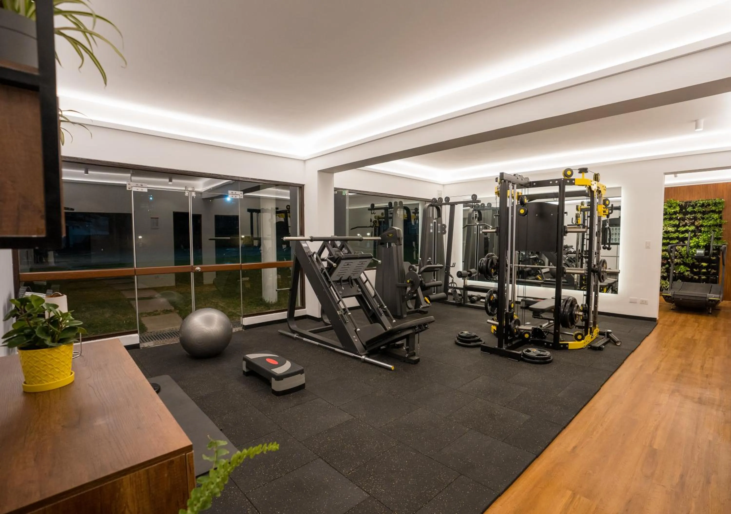 Fitness centre/facilities in El LAGO HOTEL by Luoxo