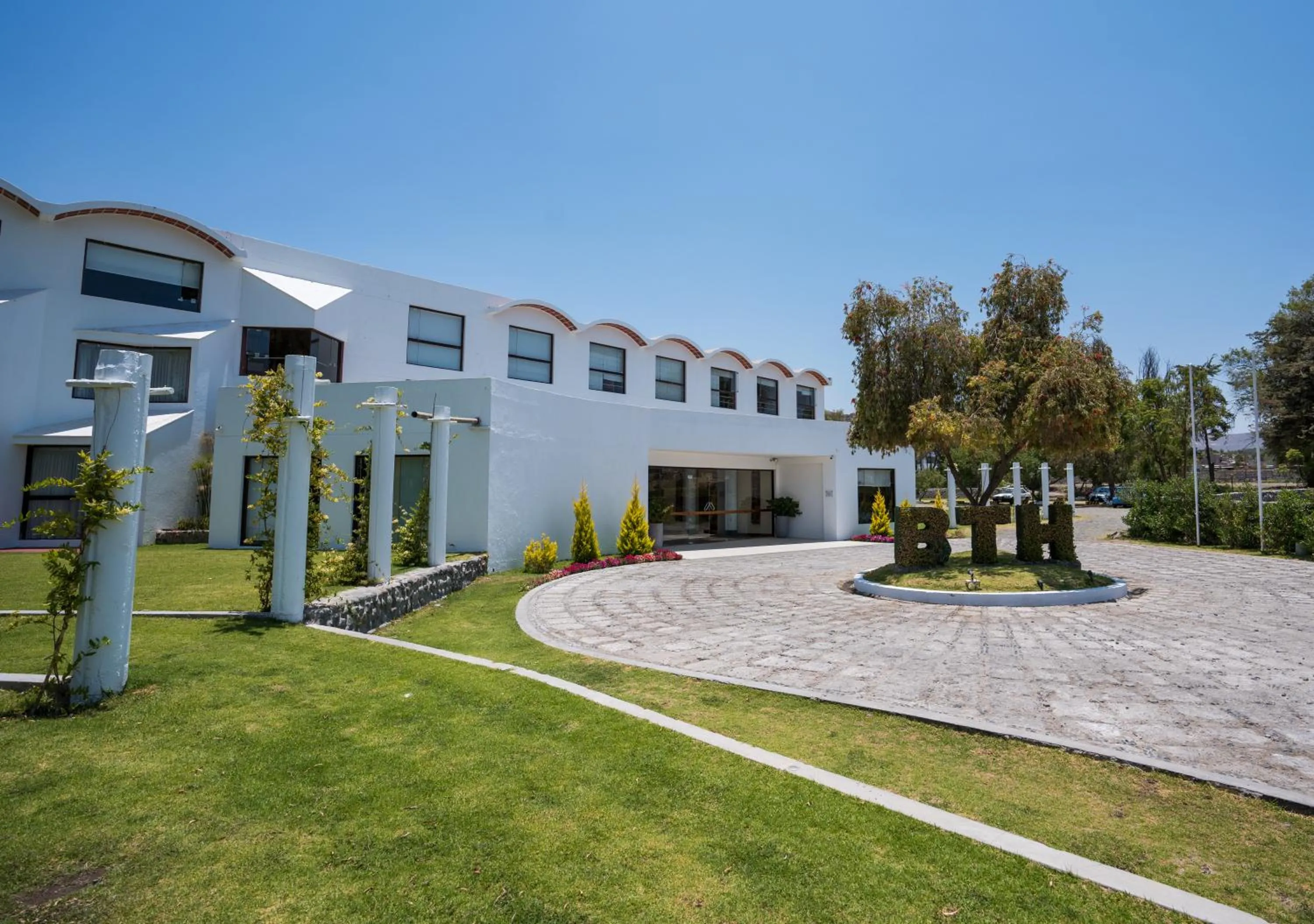 Lobby or reception in El LAGO HOTEL by Luoxo