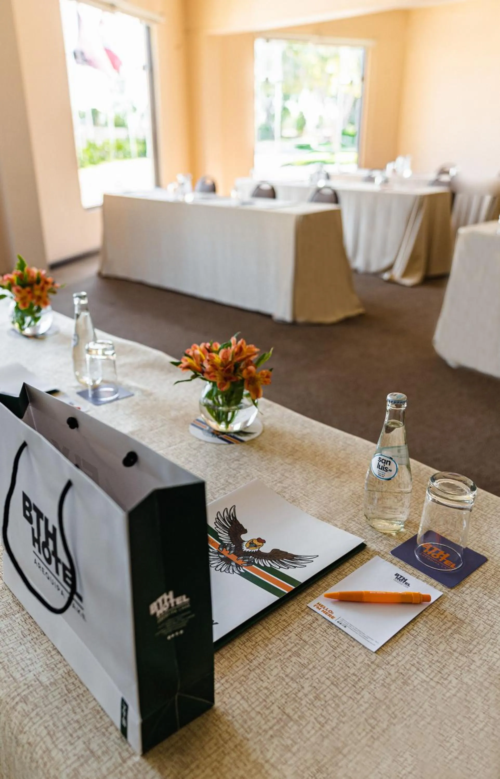 Business facilities in El LAGO HOTEL by Luoxo