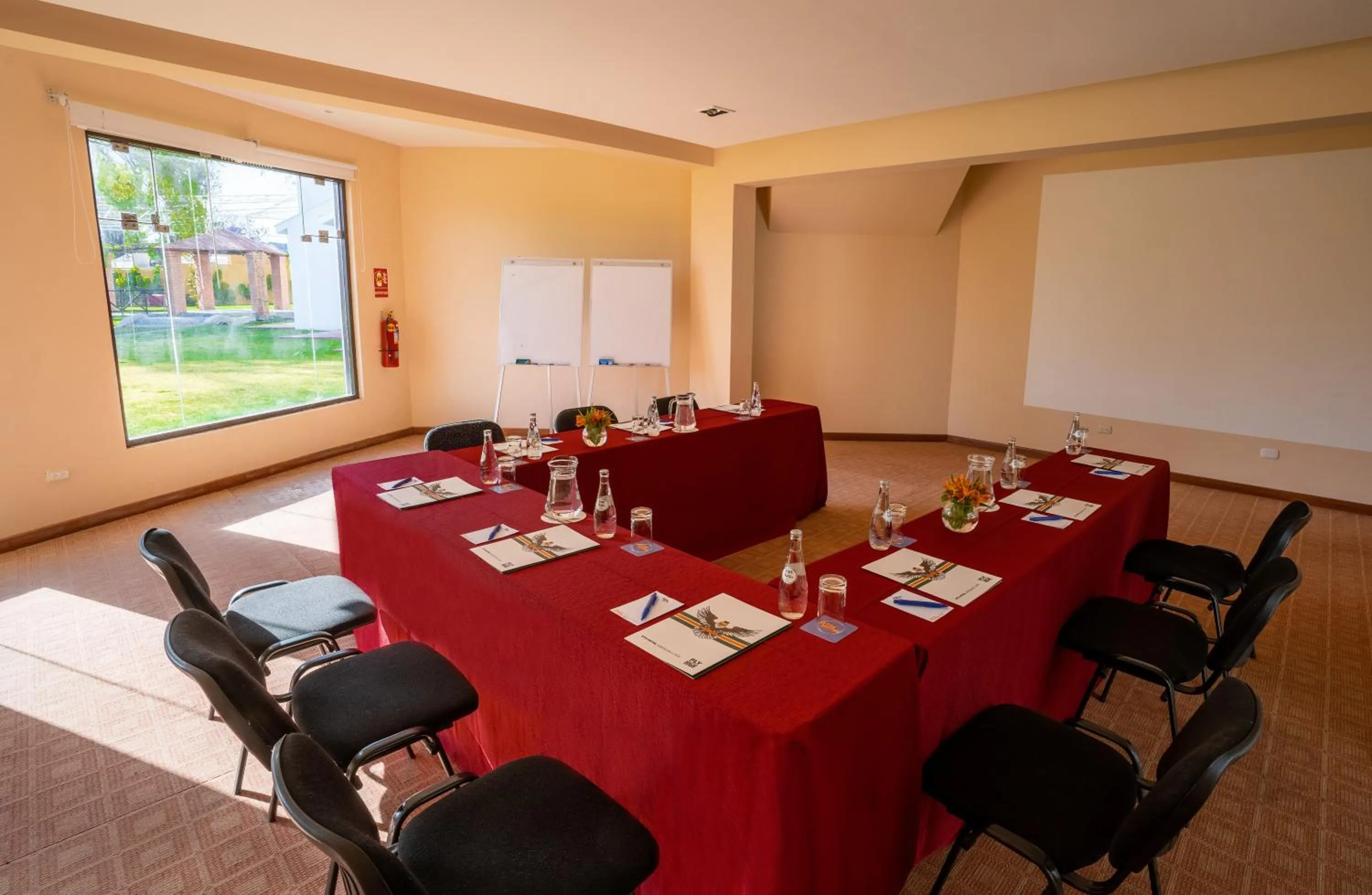 Business facilities in El LAGO HOTEL by Luoxo