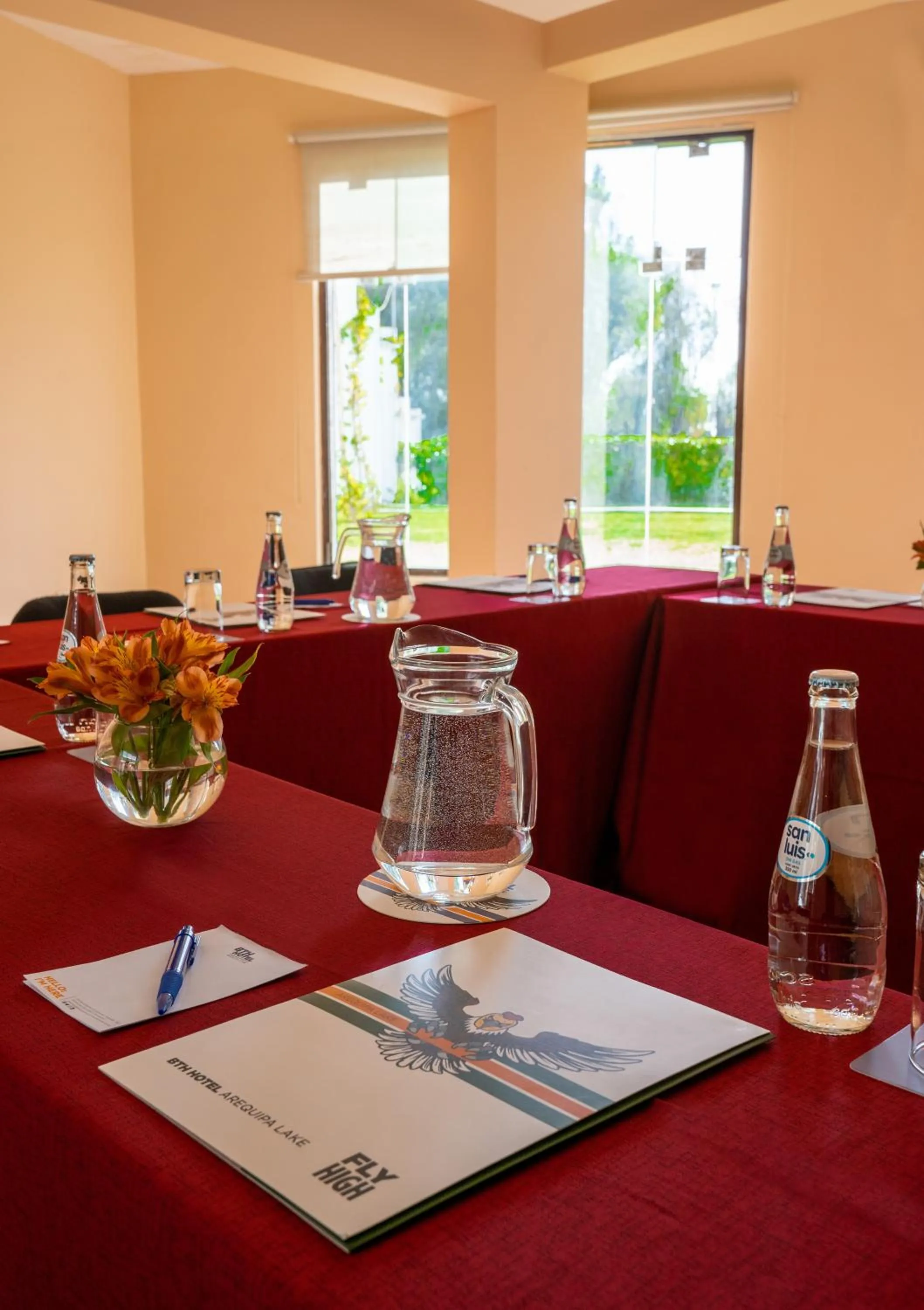 Business facilities in El LAGO HOTEL by Luoxo