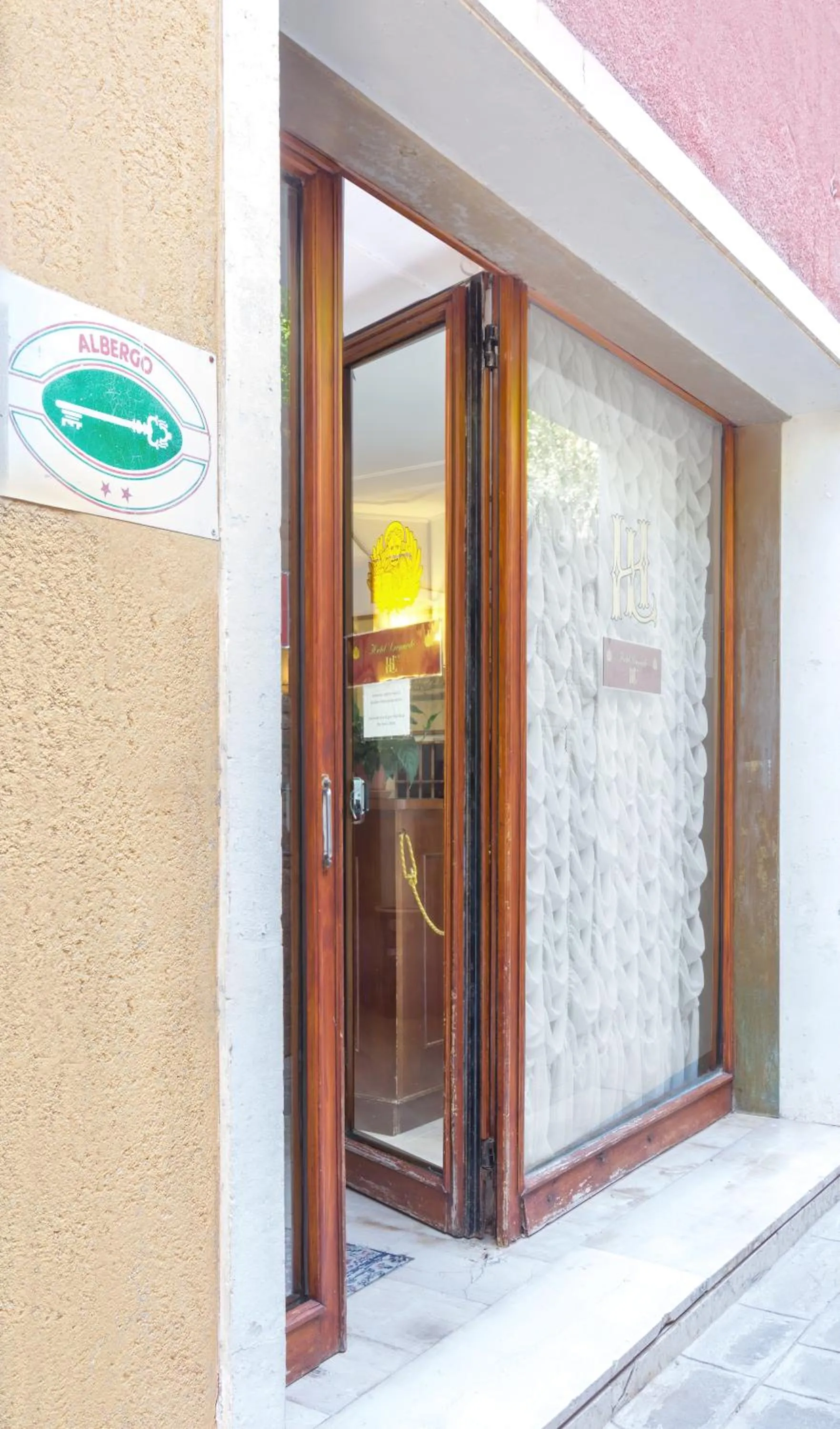 Facade/entrance in Hotel Leonardo