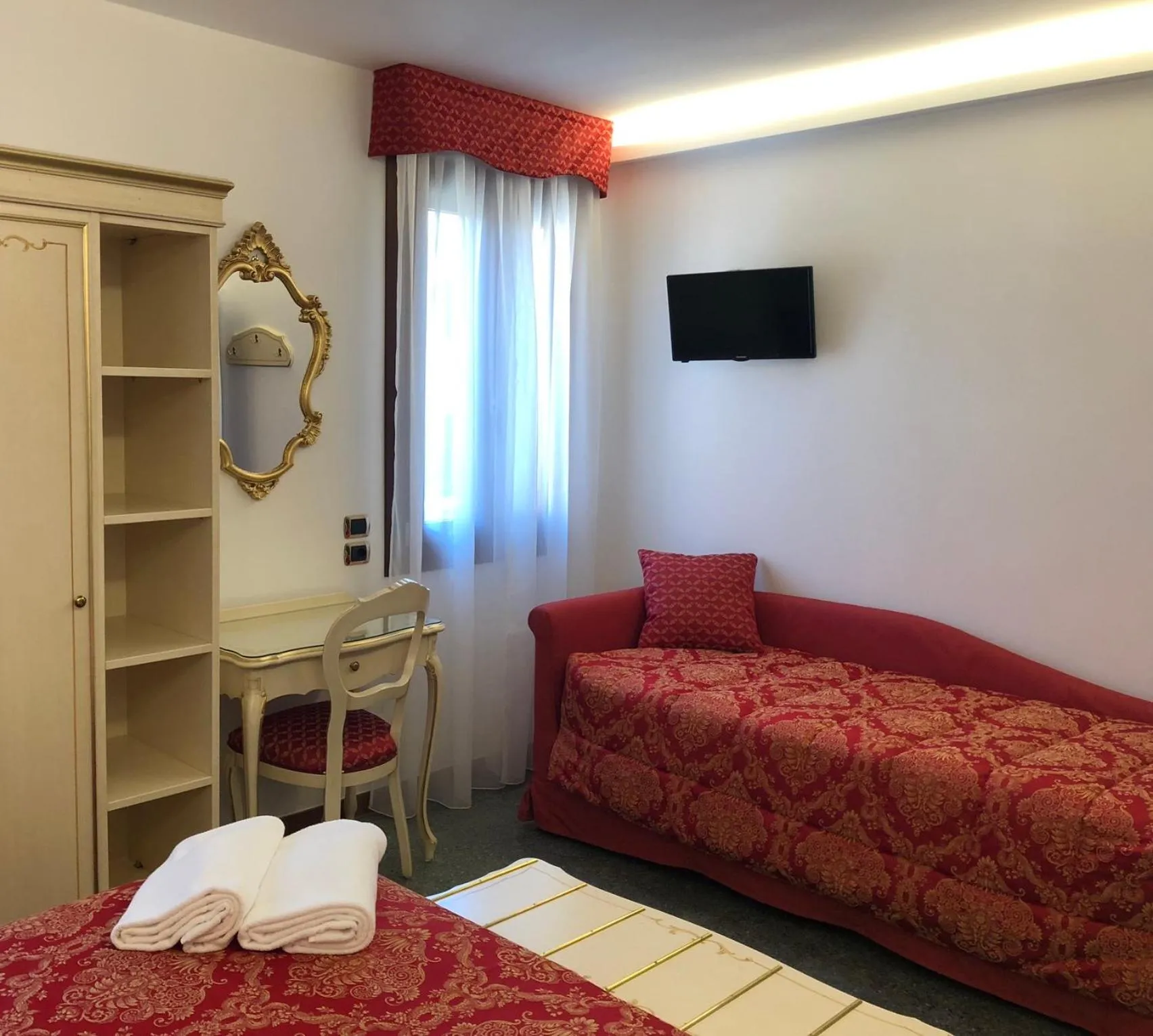 Photo of the whole room, Bed in Hotel Leonardo