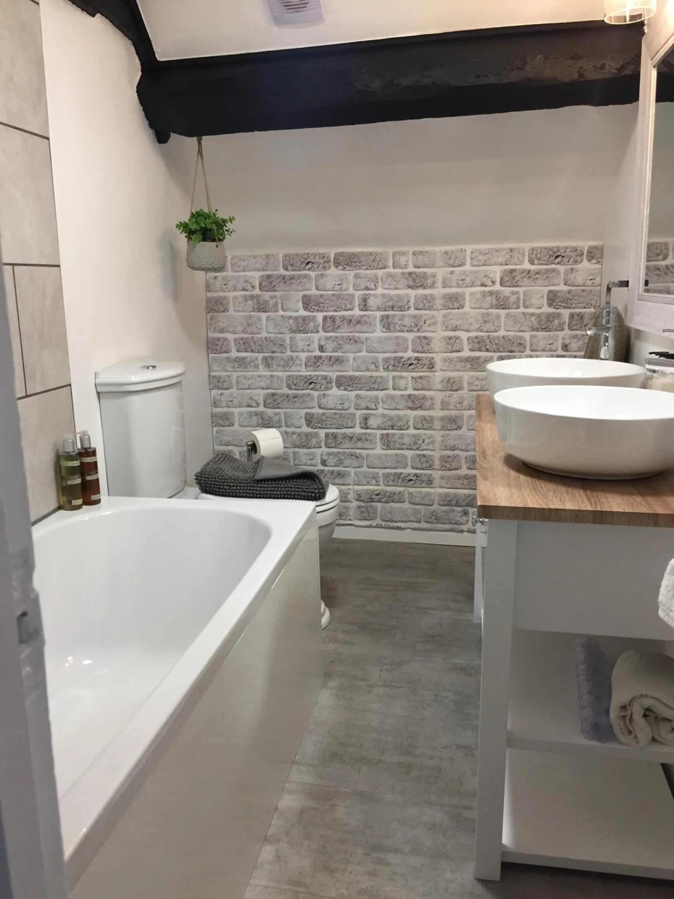 Bathroom in Castle Lodge Wilton