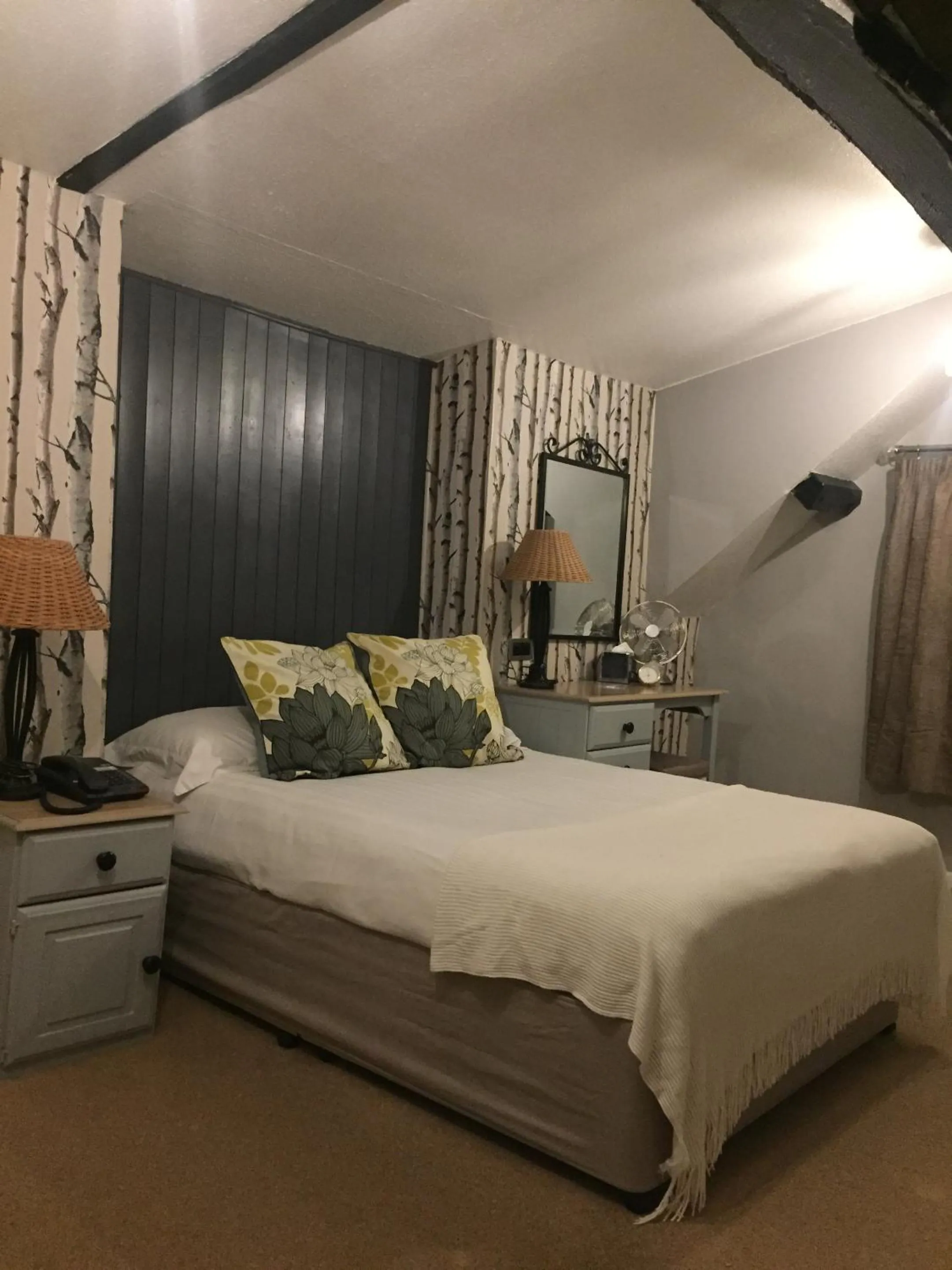 Bedroom, Bed in Castle Lodge Wilton