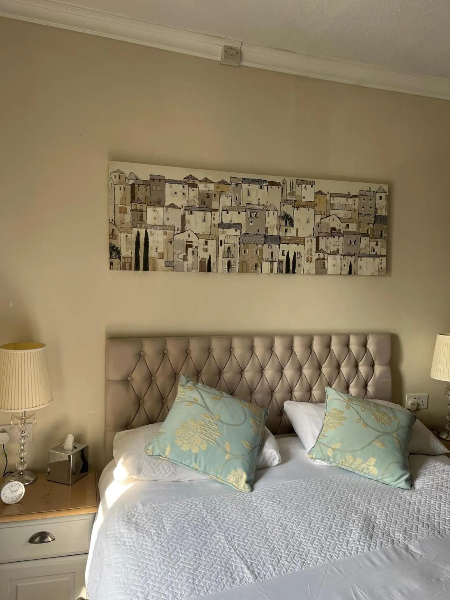 Bedroom, Bed in Castle Lodge Wilton