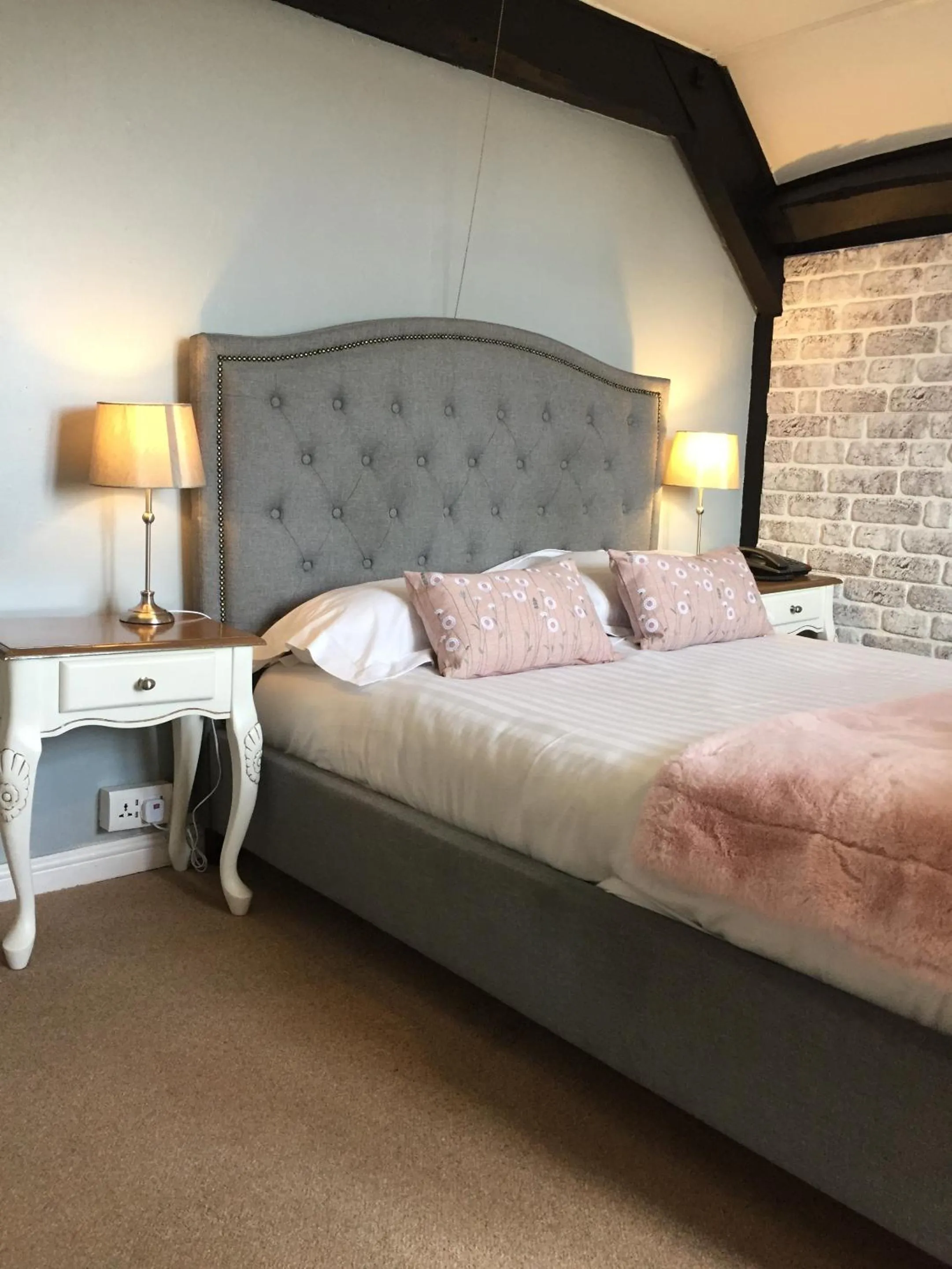 Bedroom, Bed in Castle Lodge Wilton