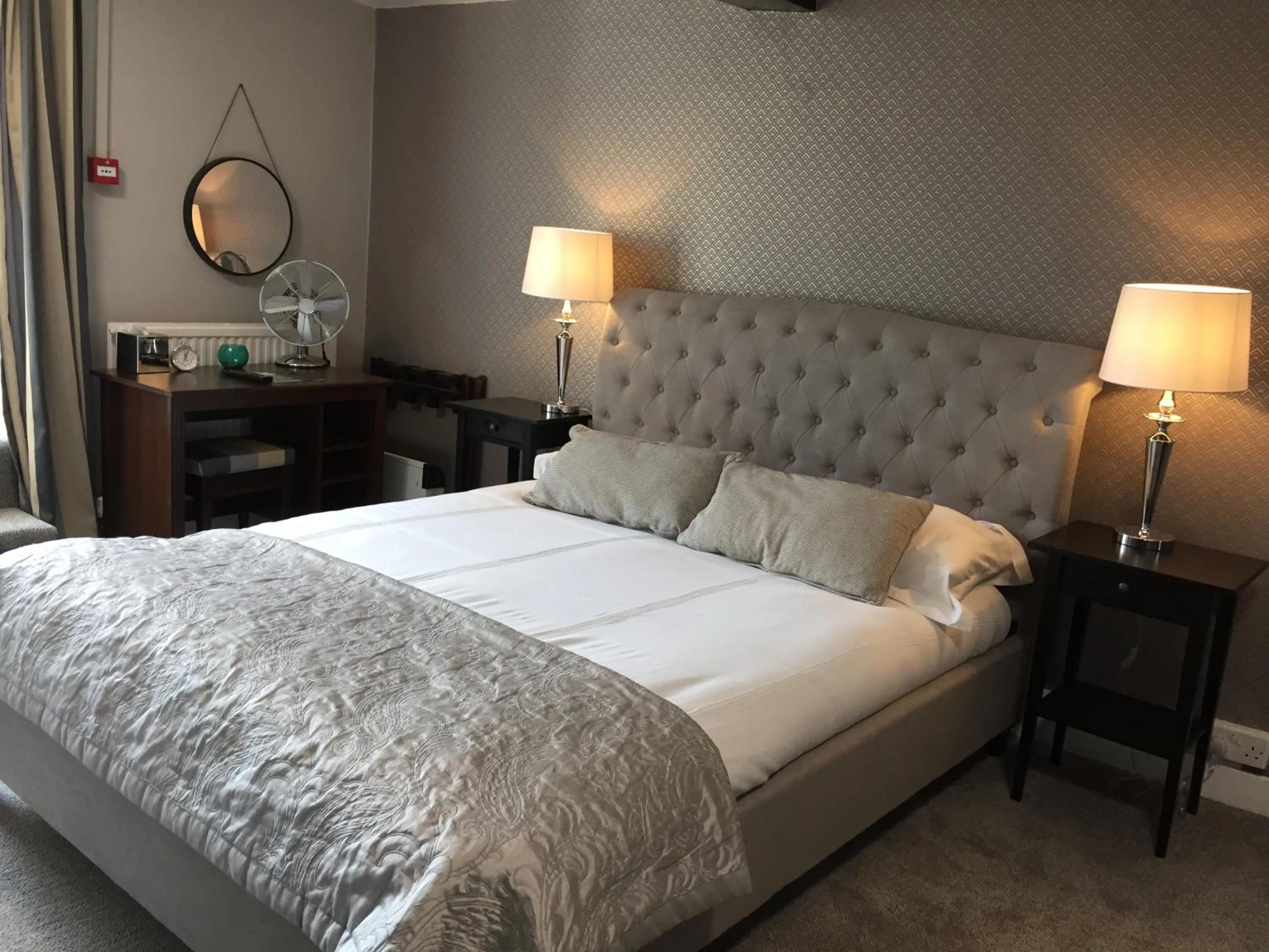 Bedroom, Bed in Castle Lodge Wilton