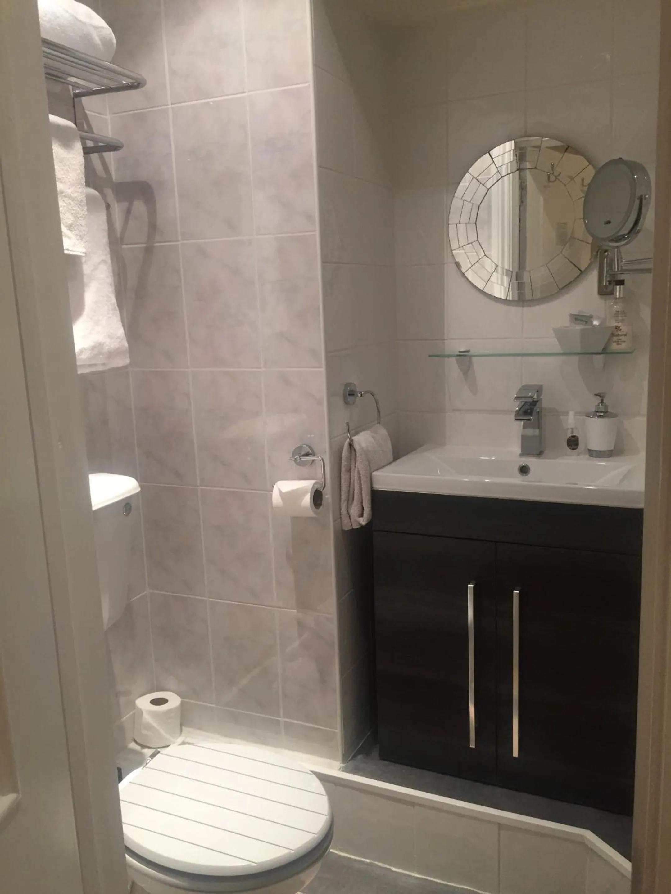 Bathroom in Castle Lodge Wilton