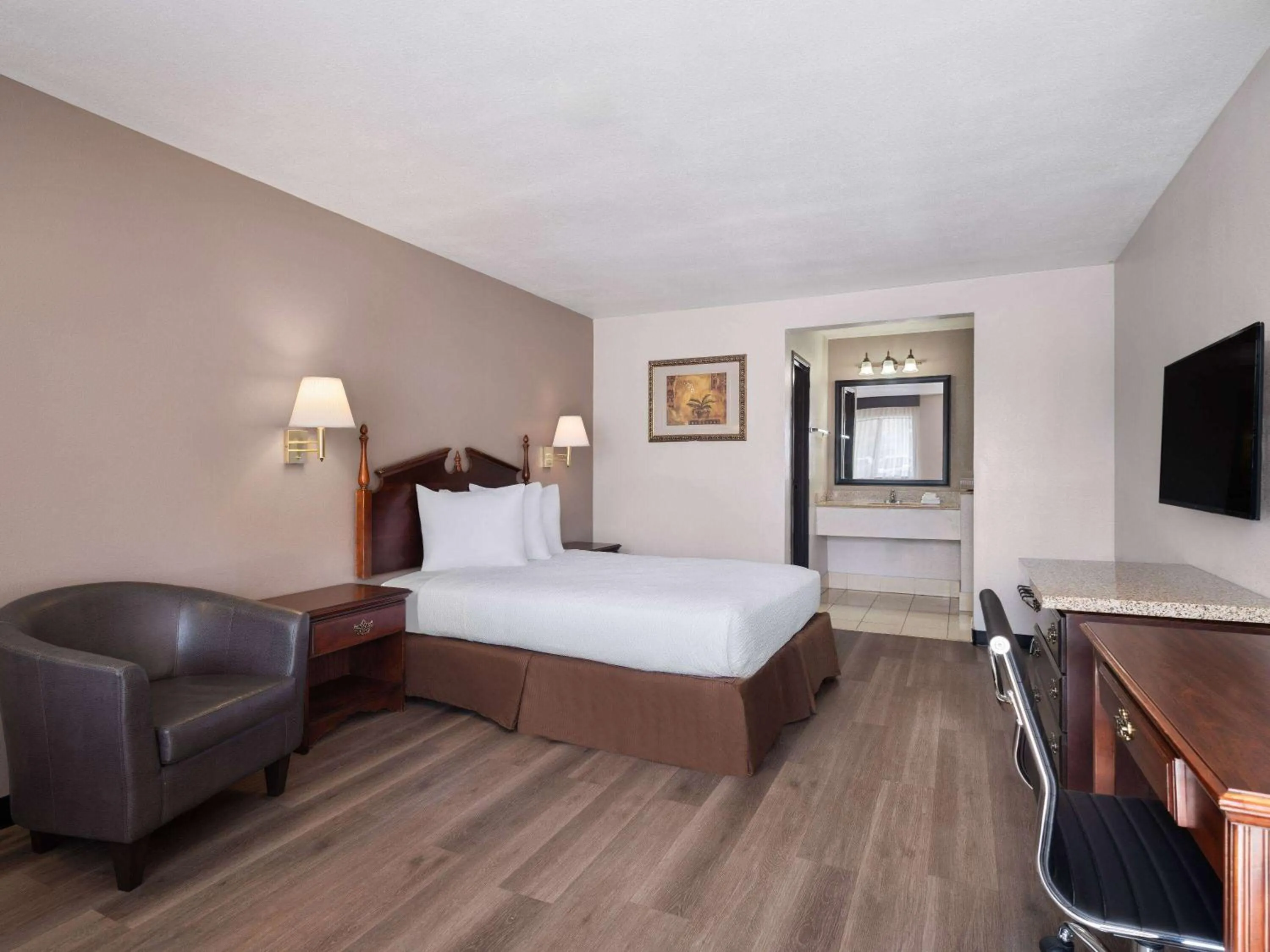 Photo of the whole room, Bed in Travelodge by Wyndham Tucson AZ