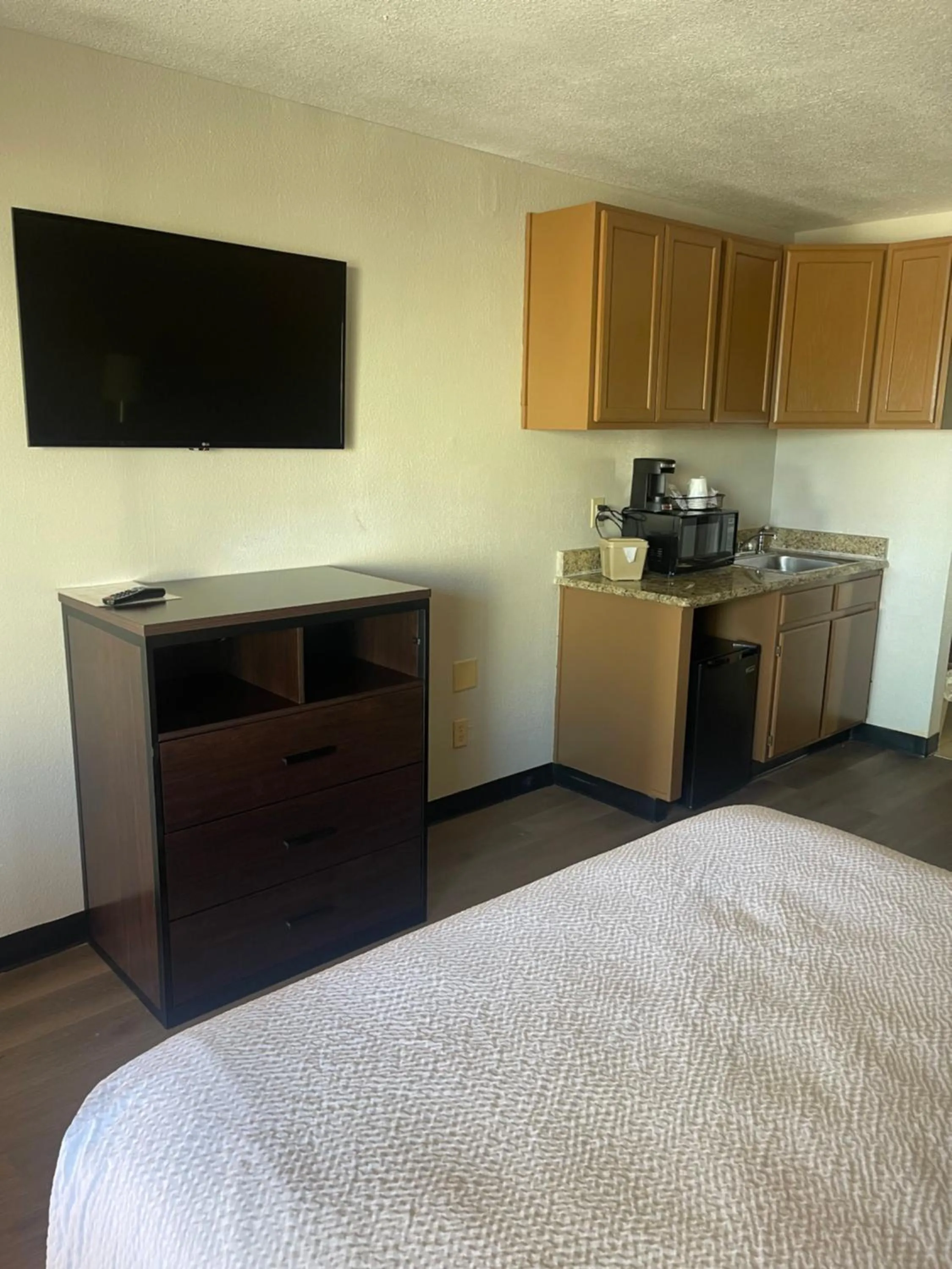TV and multimedia in Travelodge by Wyndham Tucson AZ