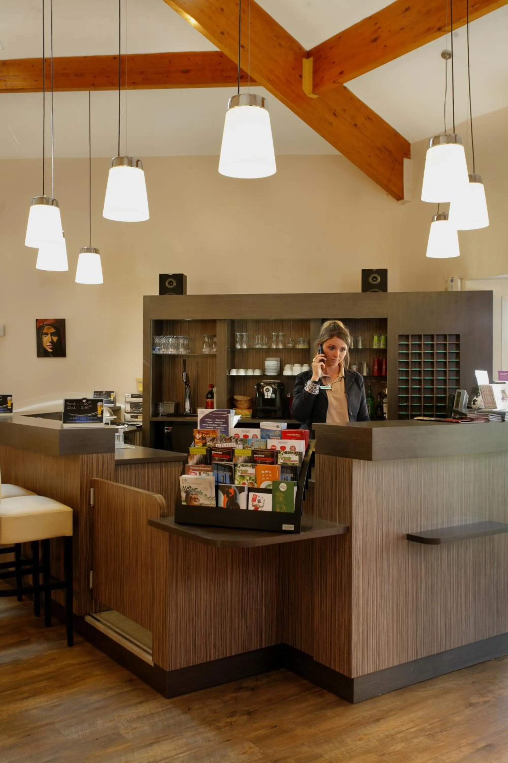 Lounge or bar in The Originals City, Hôtel L'Acropole, Saint-Etienne Sud