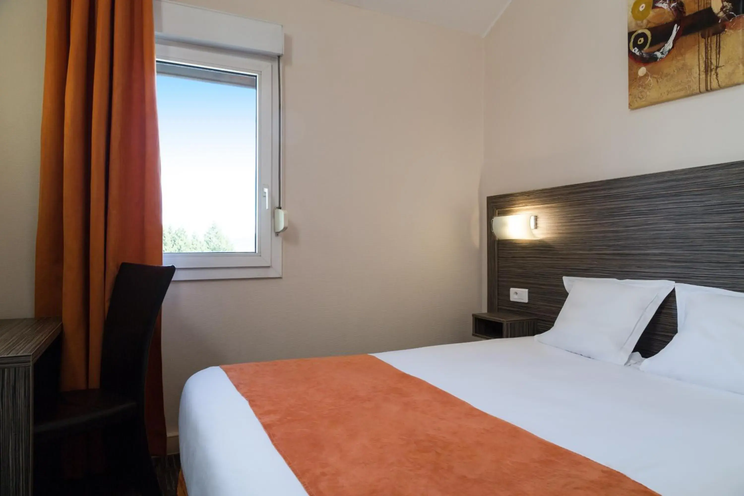 Triple Room in The Originals City, Hôtel L'Acropole, Saint-Etienne Sud Triple Room in The Originals City, Hôtel L'Acropole, Saint-Etienne Sud