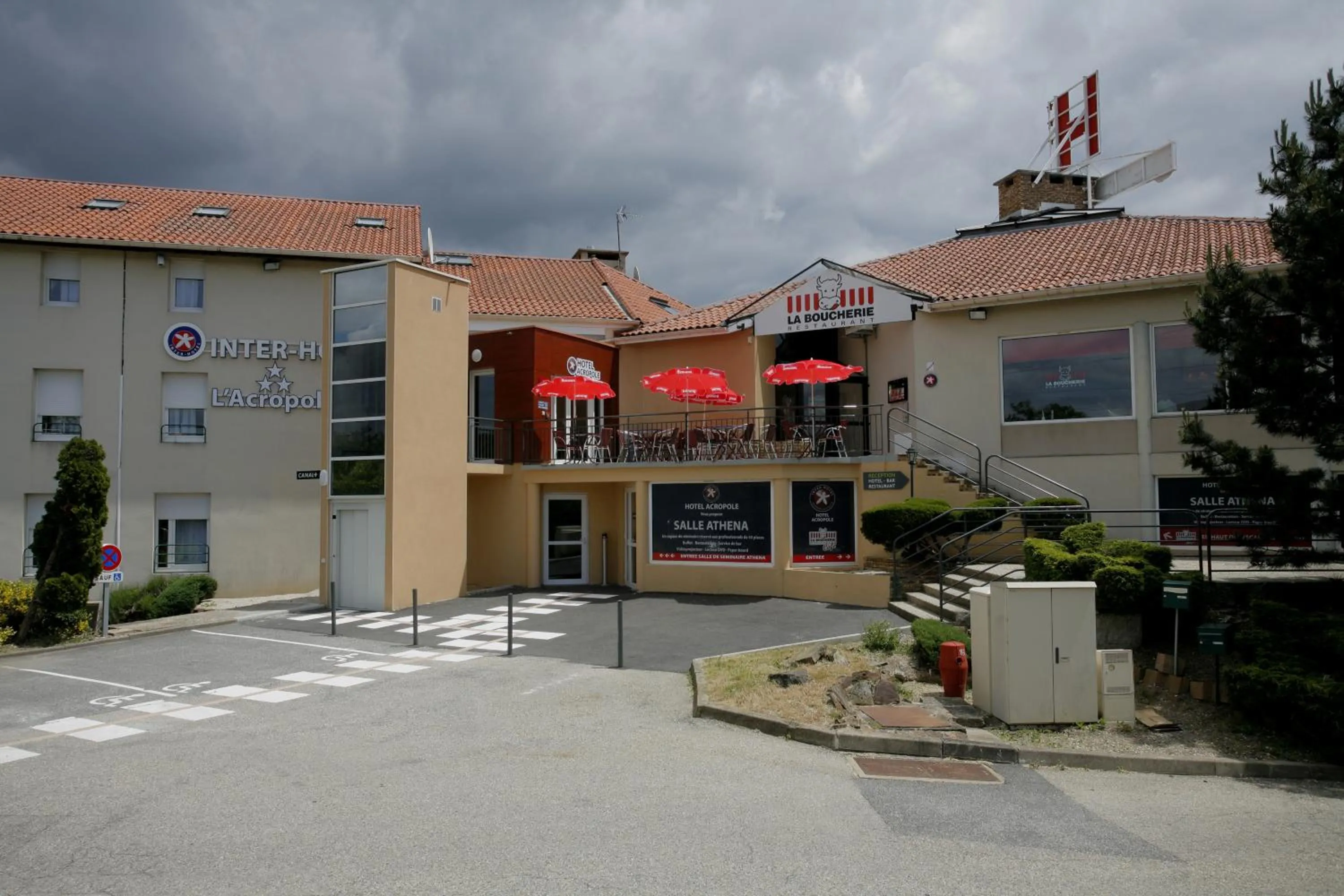 Property building in The Originals City, Hôtel L'Acropole, Saint-Etienne Sud