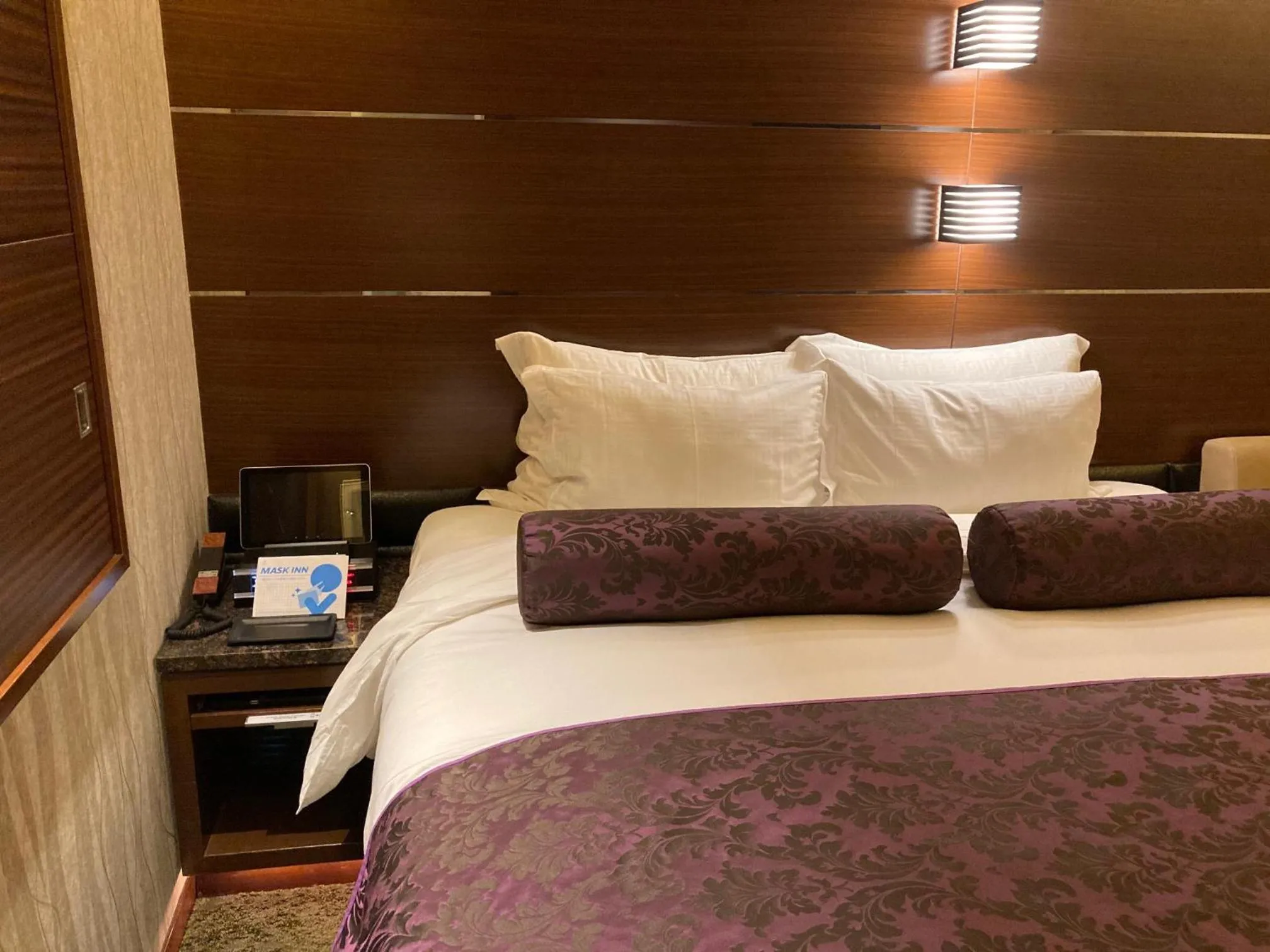 Bed in HOTEL THE GLANZ