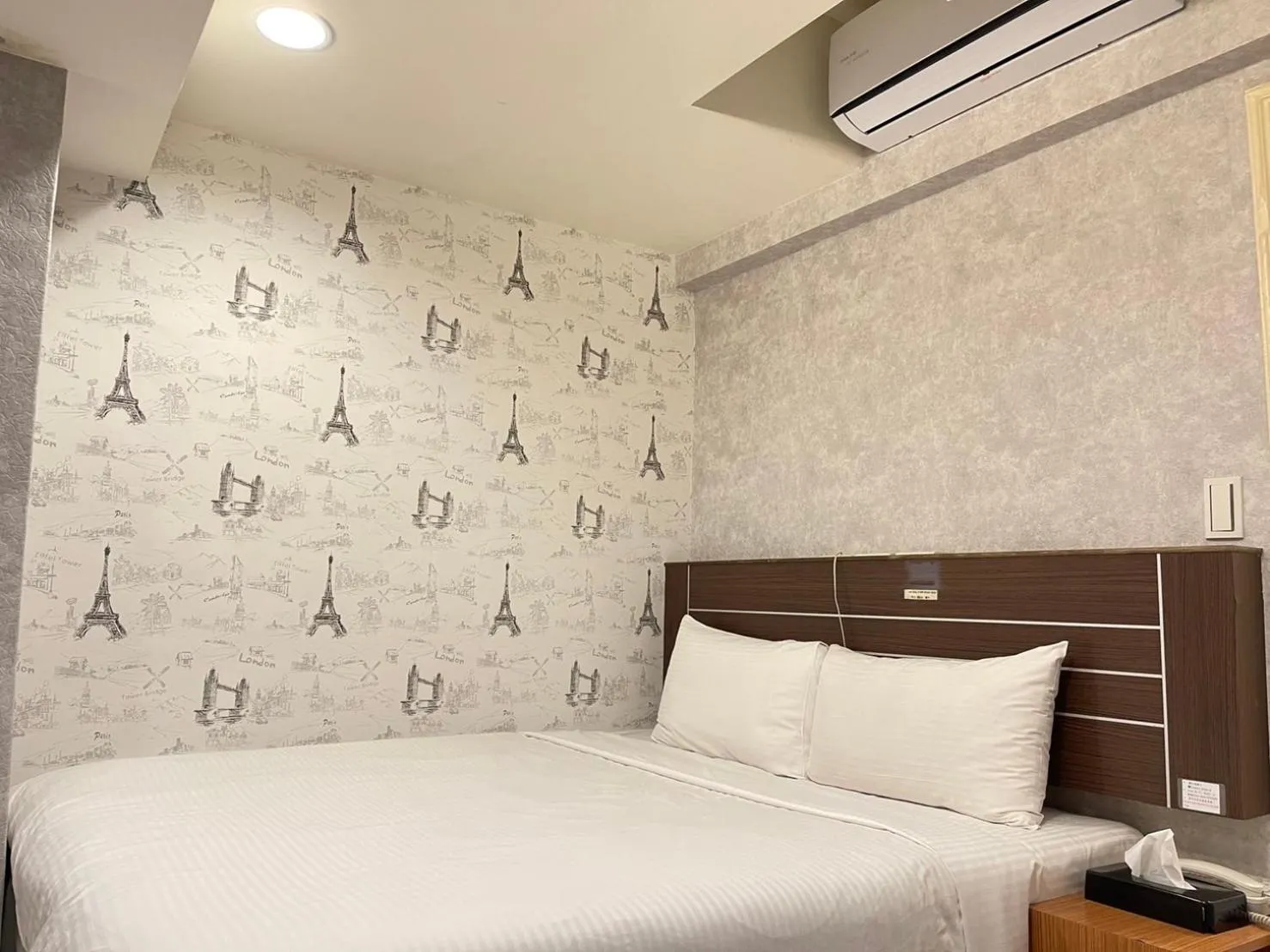 Bed in Jung Shin Hotel