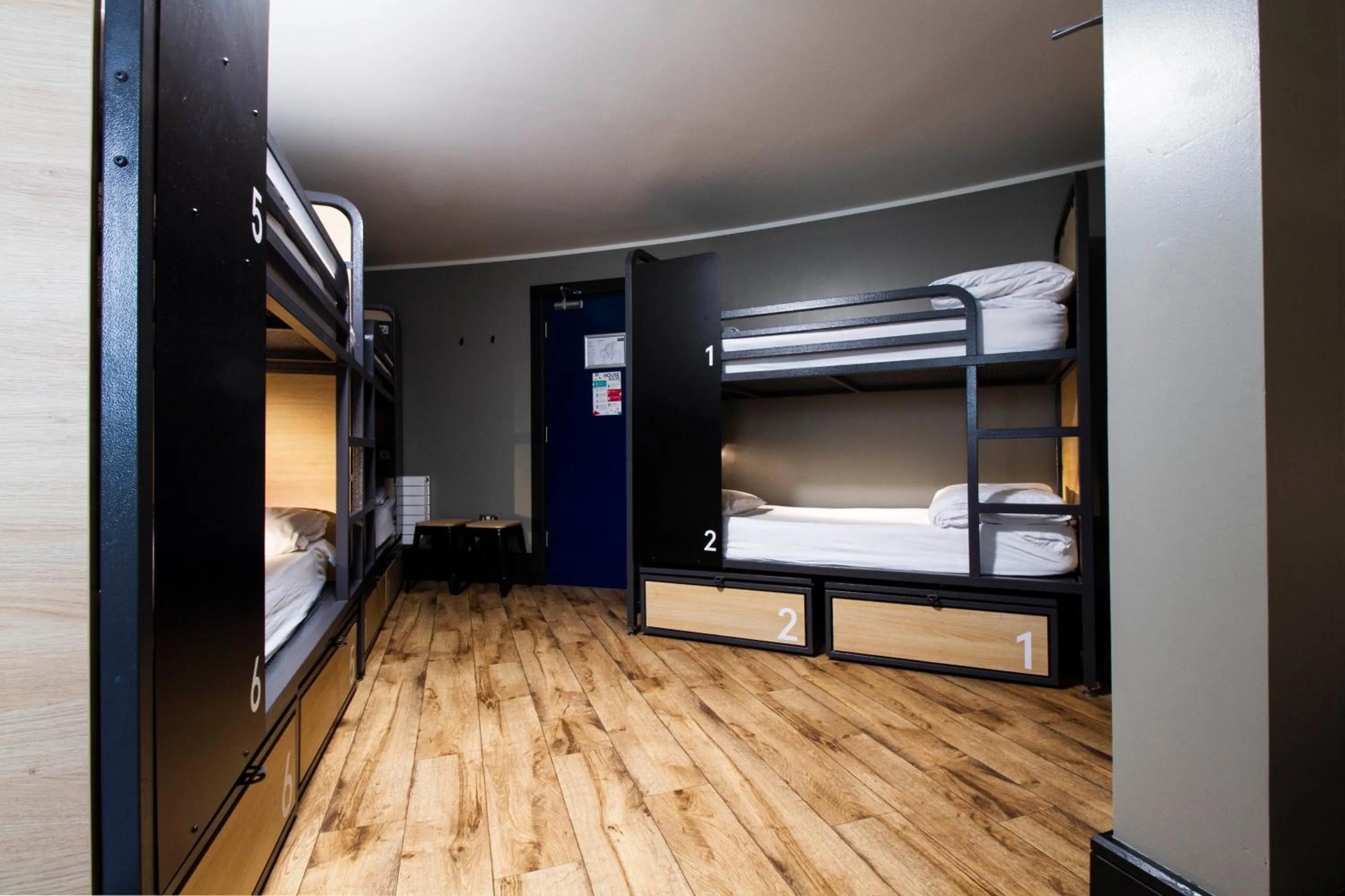 Photo of the whole room, Bed in Generator Dublin