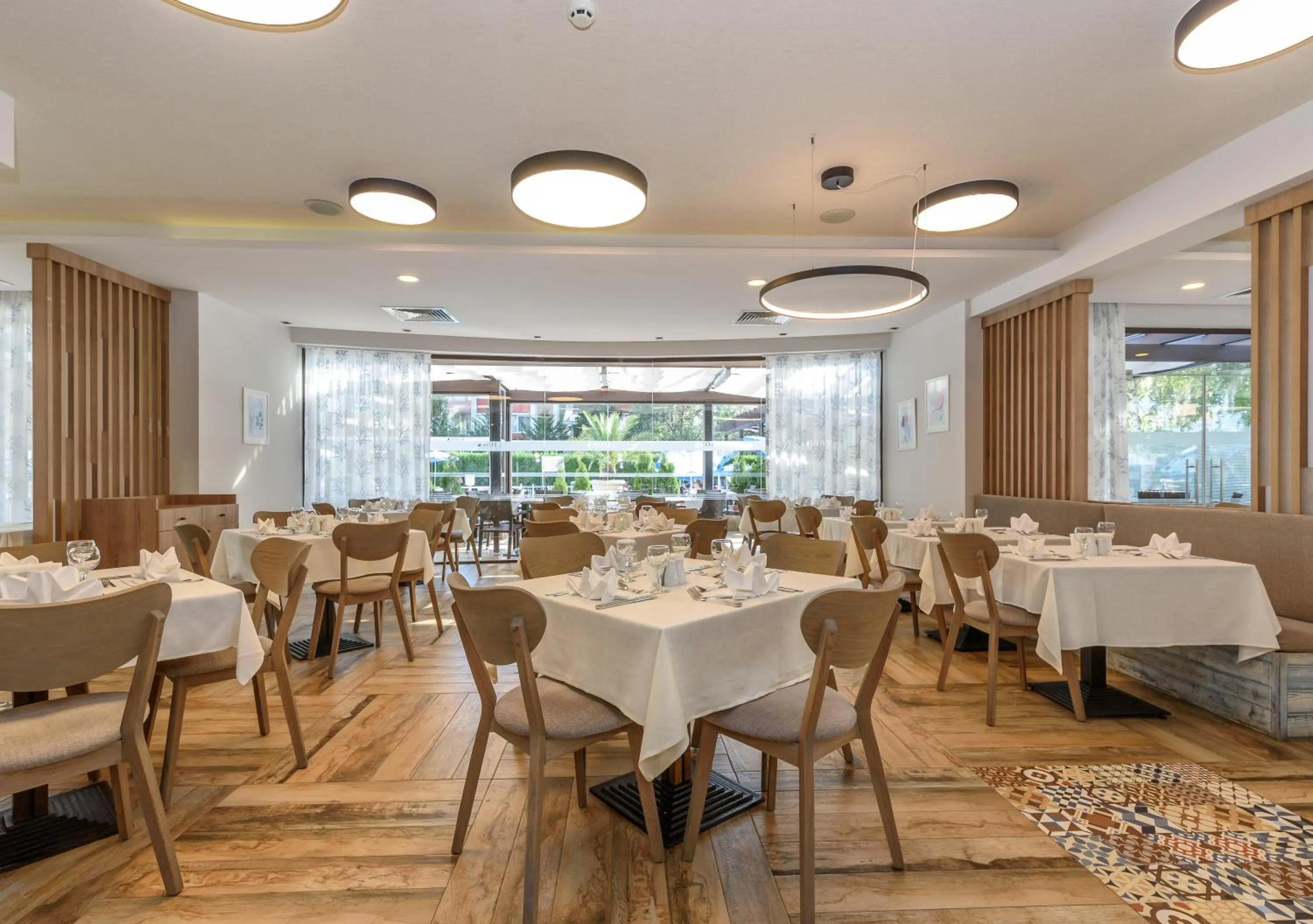 Restaurant/places to eat in Lion Sunny Beach Hotel