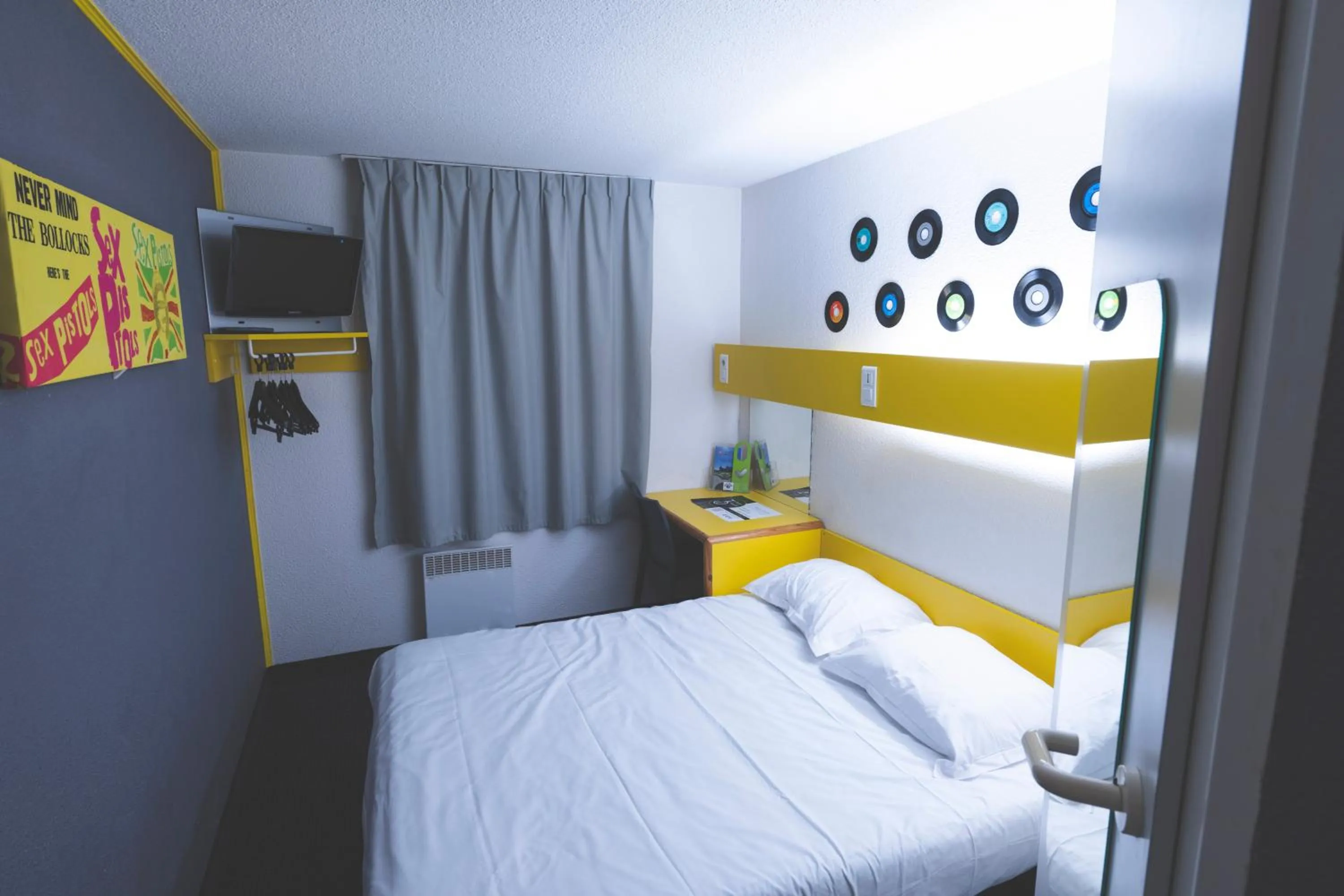 Bed in hôtel QUICK Palace Tours Nord