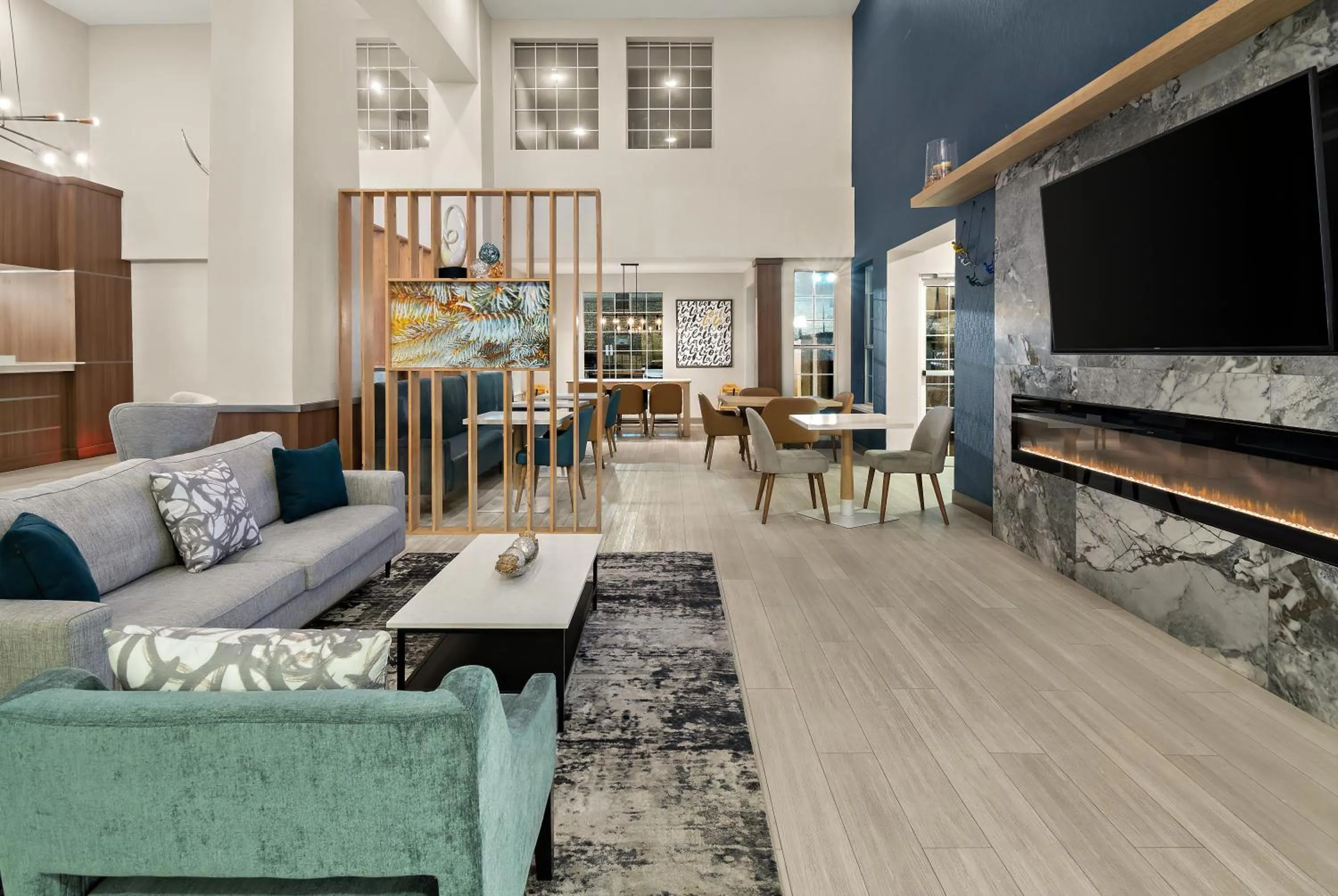 Communal lounge/ TV room in Comfort Suites Fort Worth North Fossil Creek