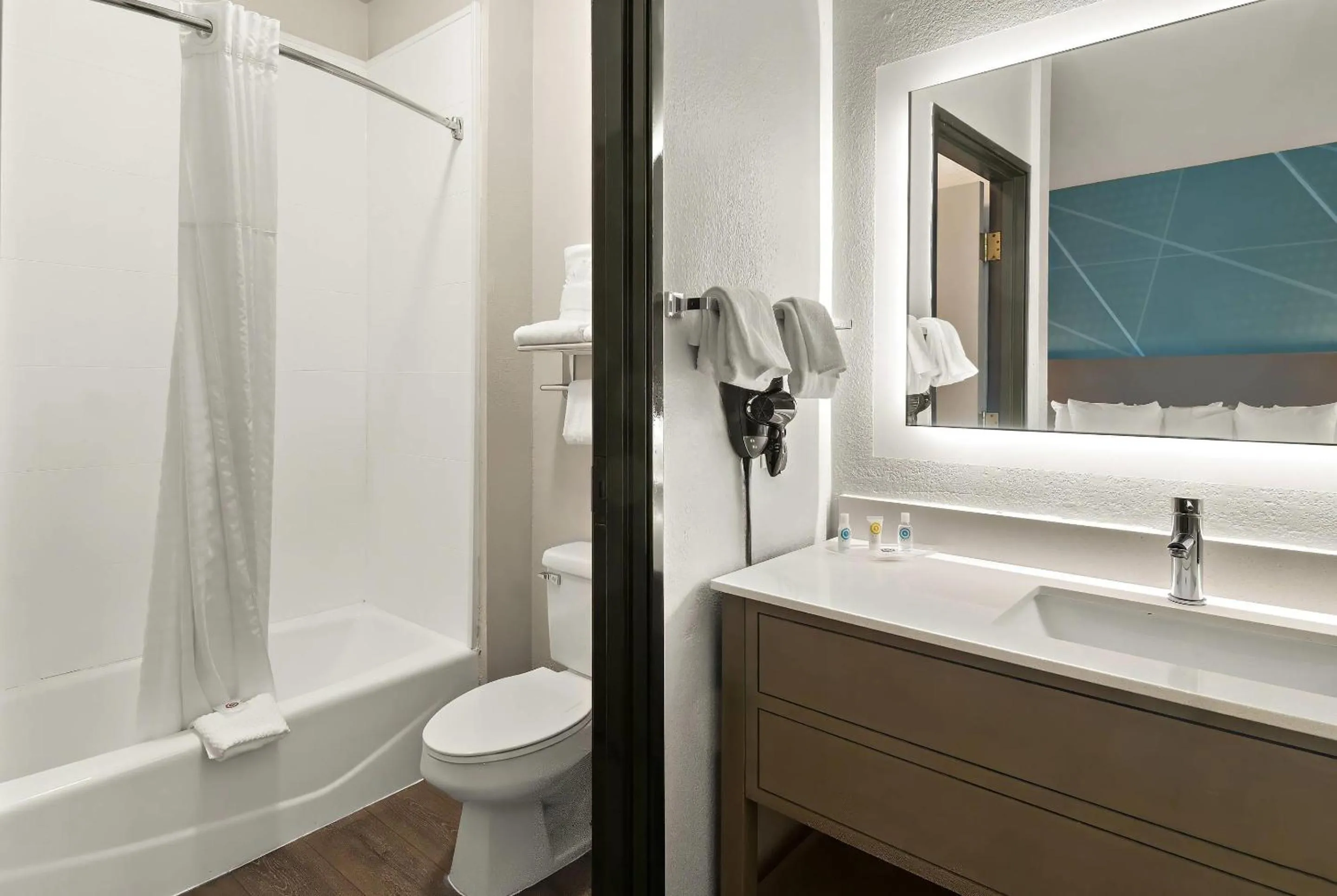 Bedroom in Comfort Suites Fort Worth North Fossil Creek