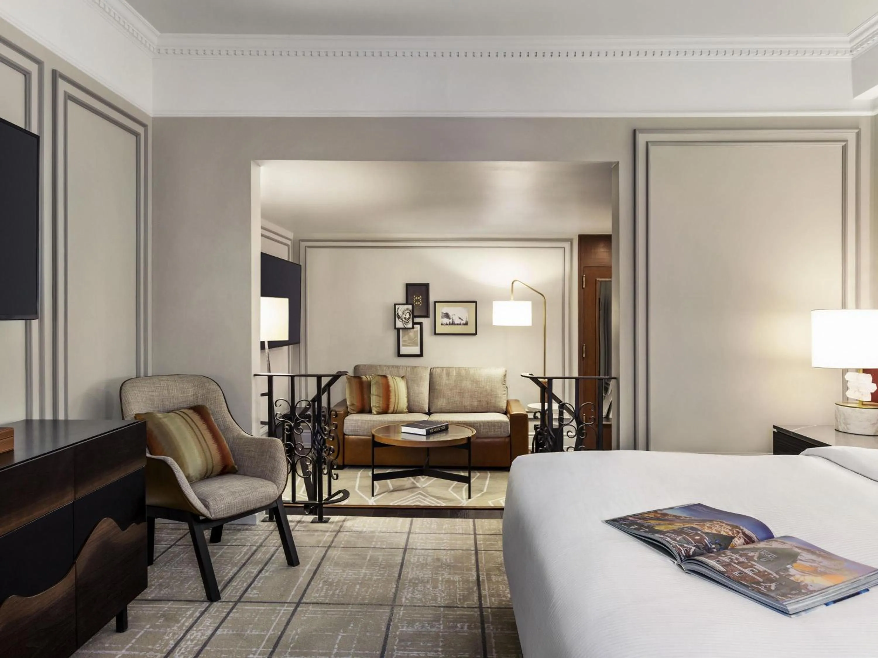 Bedroom, Bed in Fairmont Banff Springs