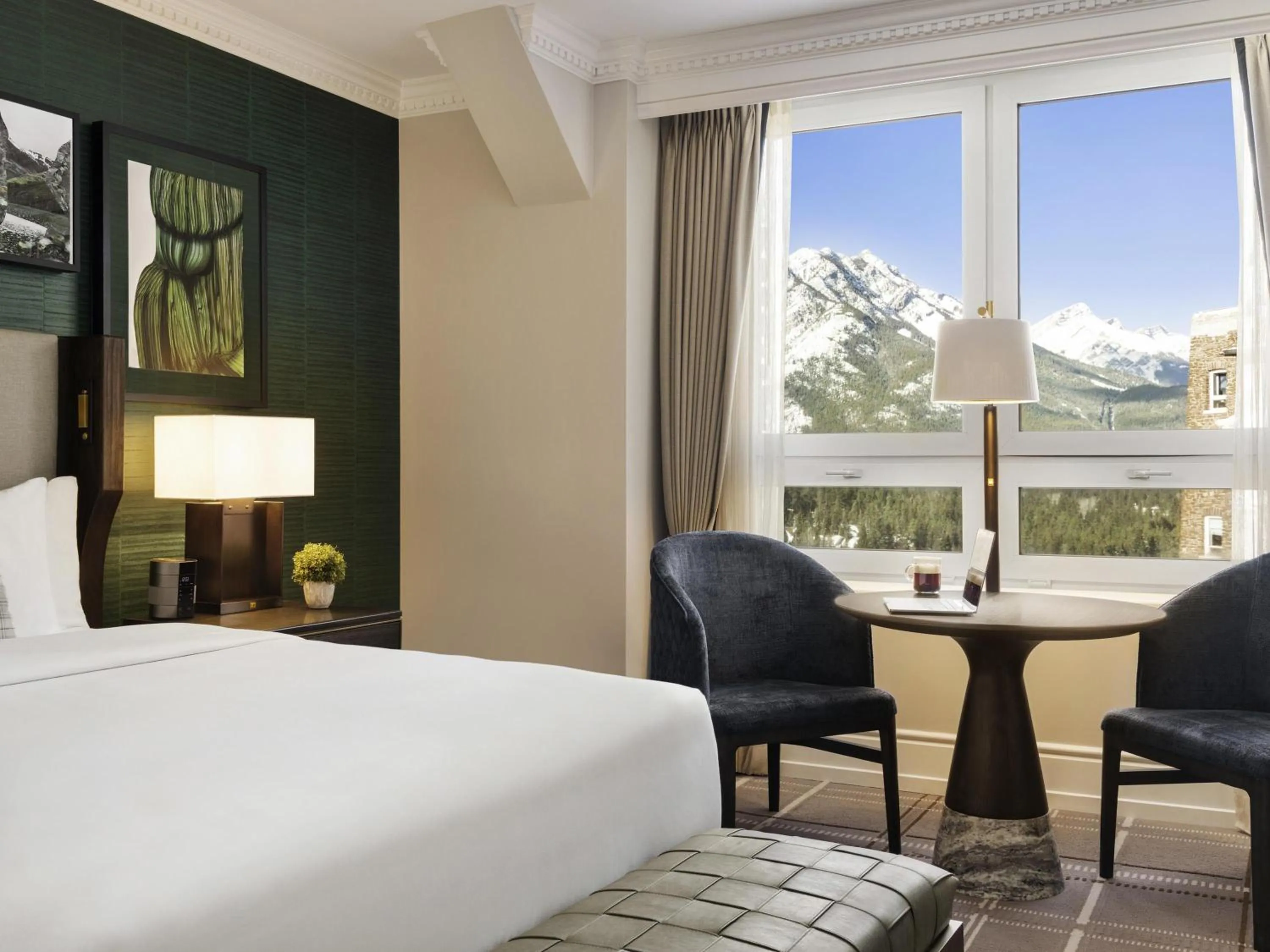 Bedroom, Bed in Fairmont Banff Springs