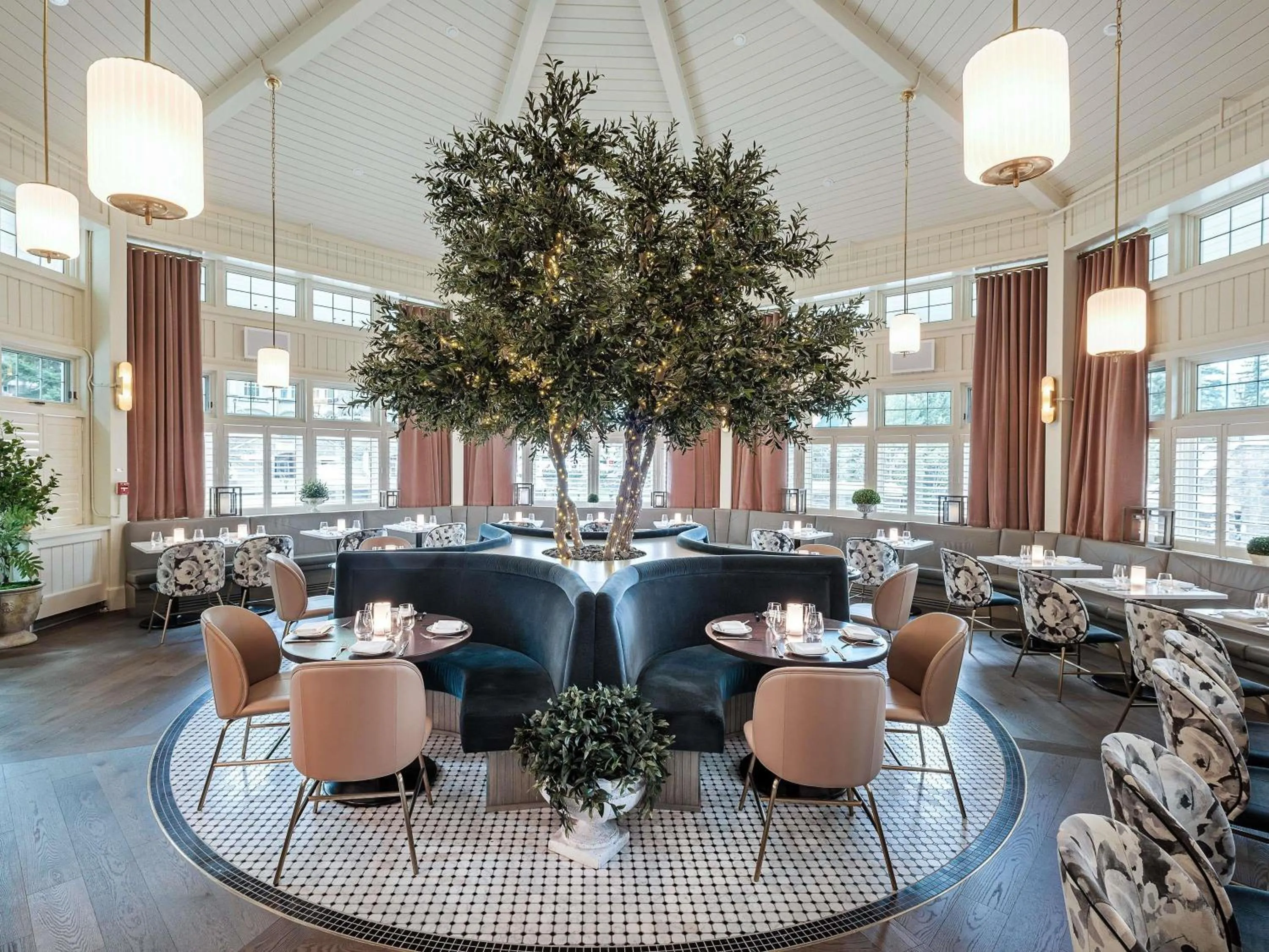 Restaurant/places to eat in Fairmont Banff Springs