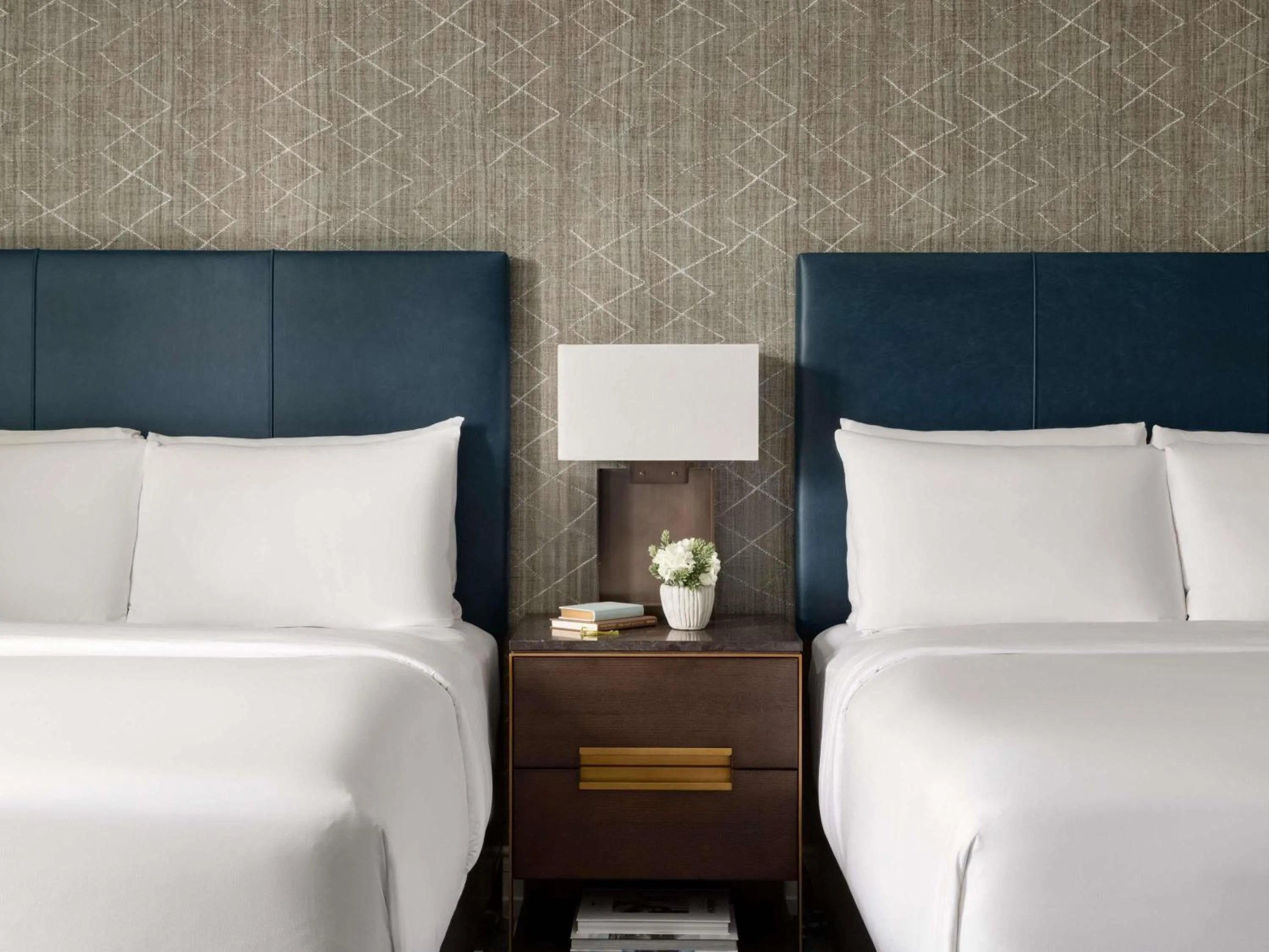 Bedroom, Bed in Fairmont Banff Springs