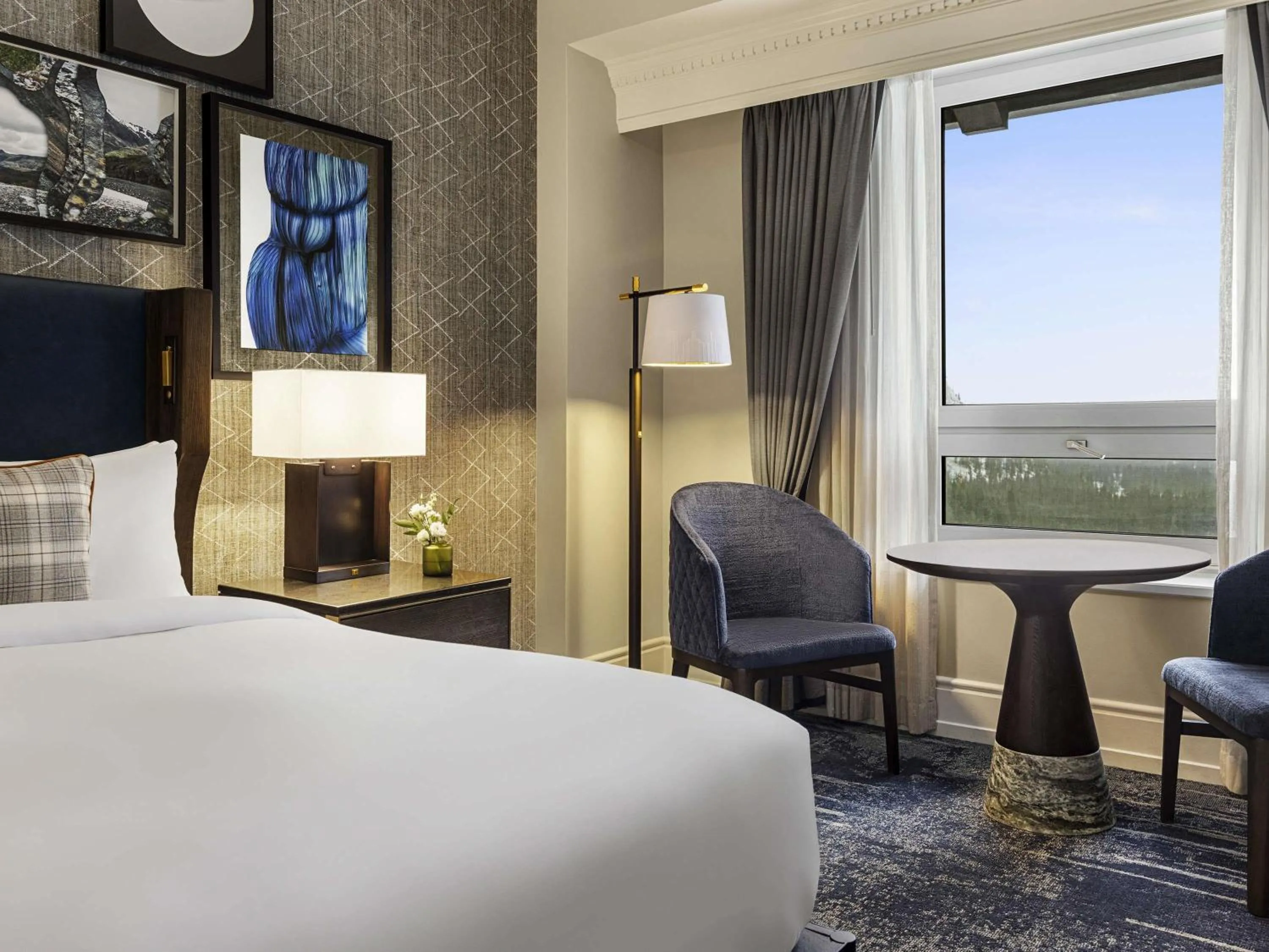 Bedroom, Bed in Fairmont Banff Springs