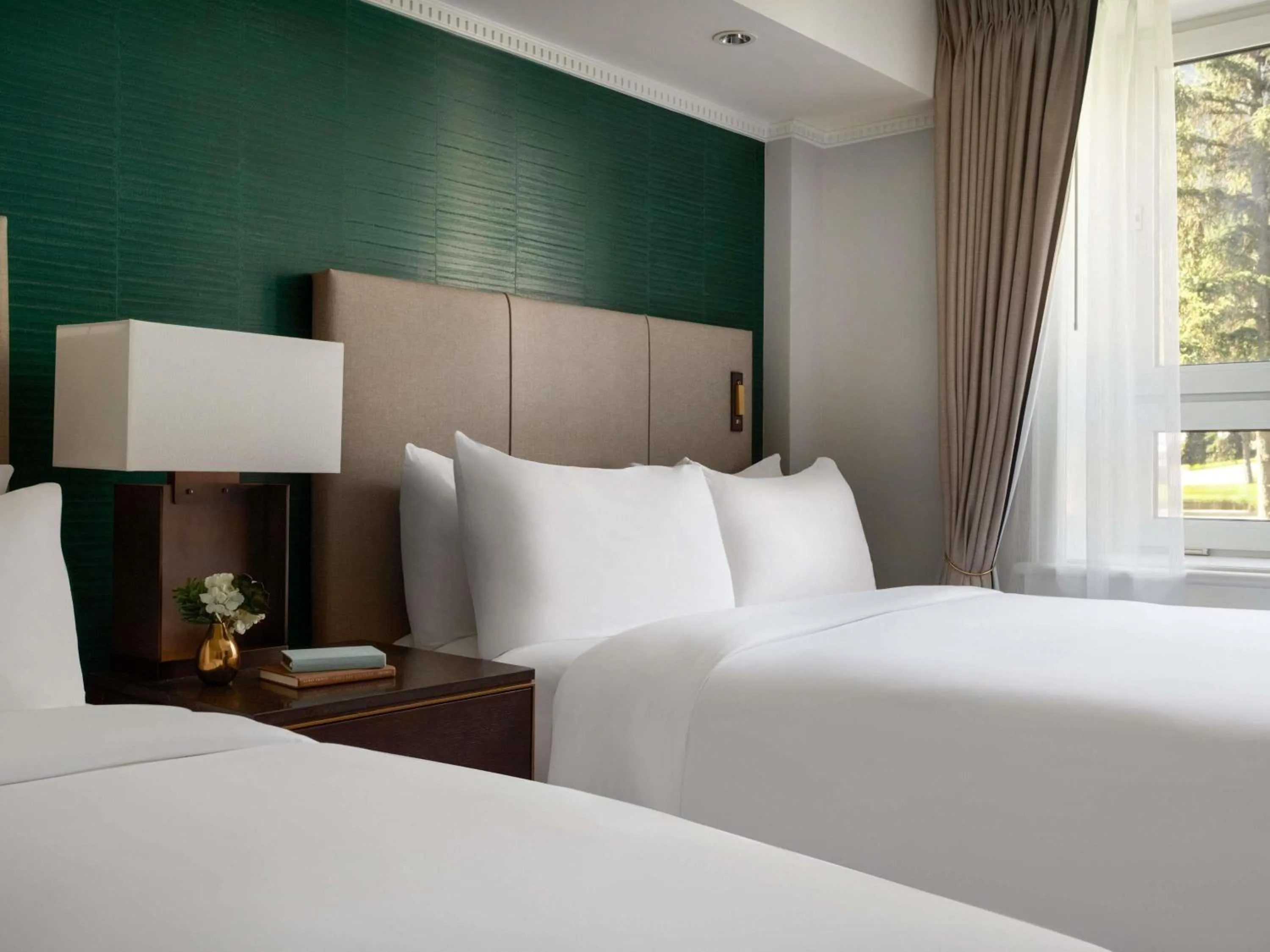 Bedroom, Bed in Fairmont Banff Springs