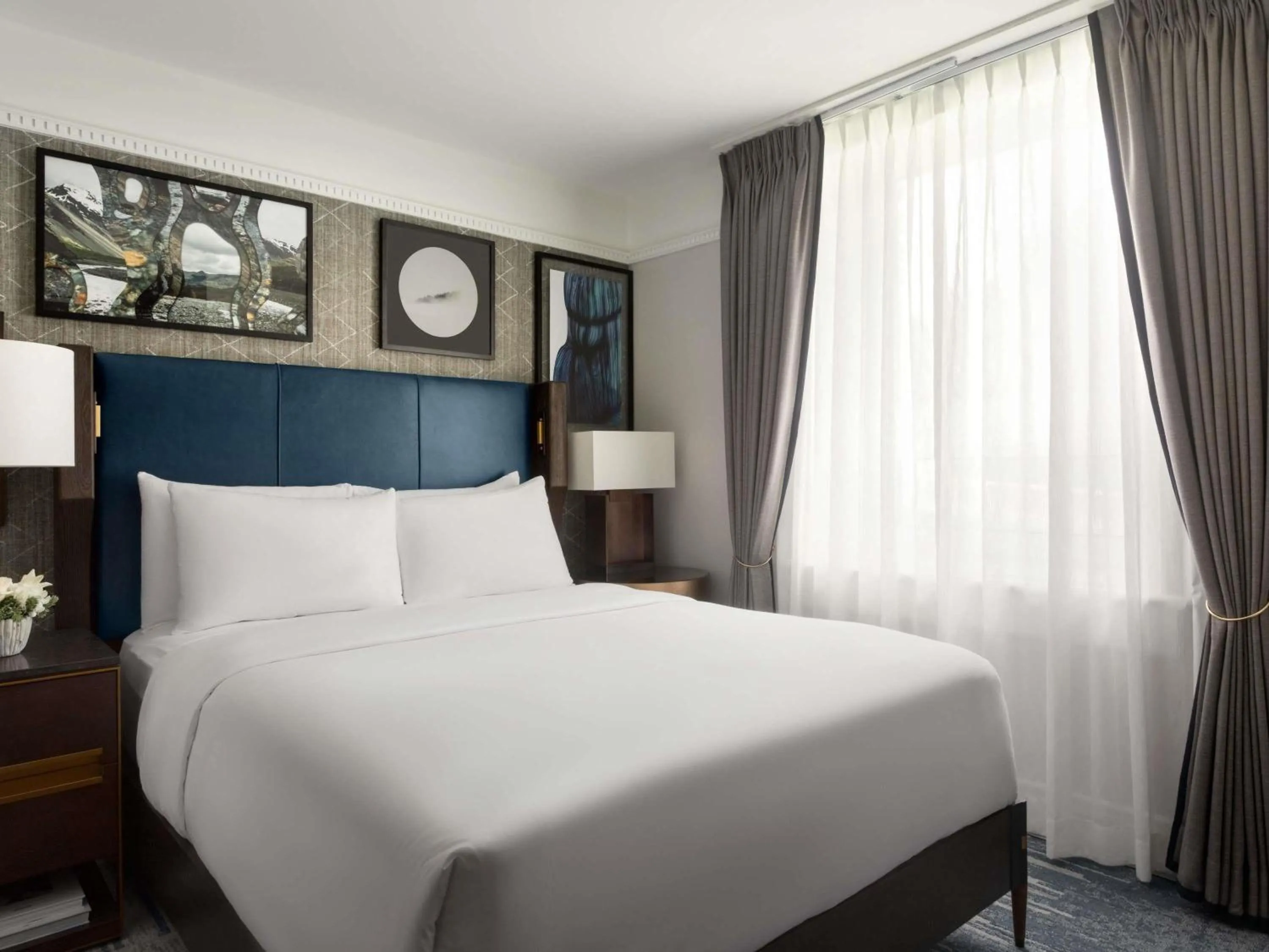 Bedroom, Bed in Fairmont Banff Springs