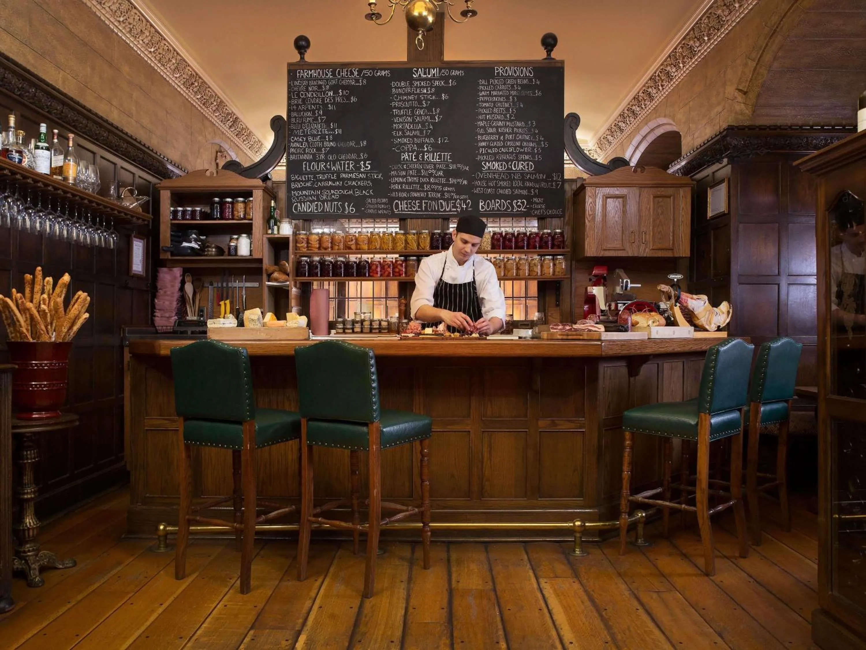 Restaurant/places to eat in Fairmont Banff Springs