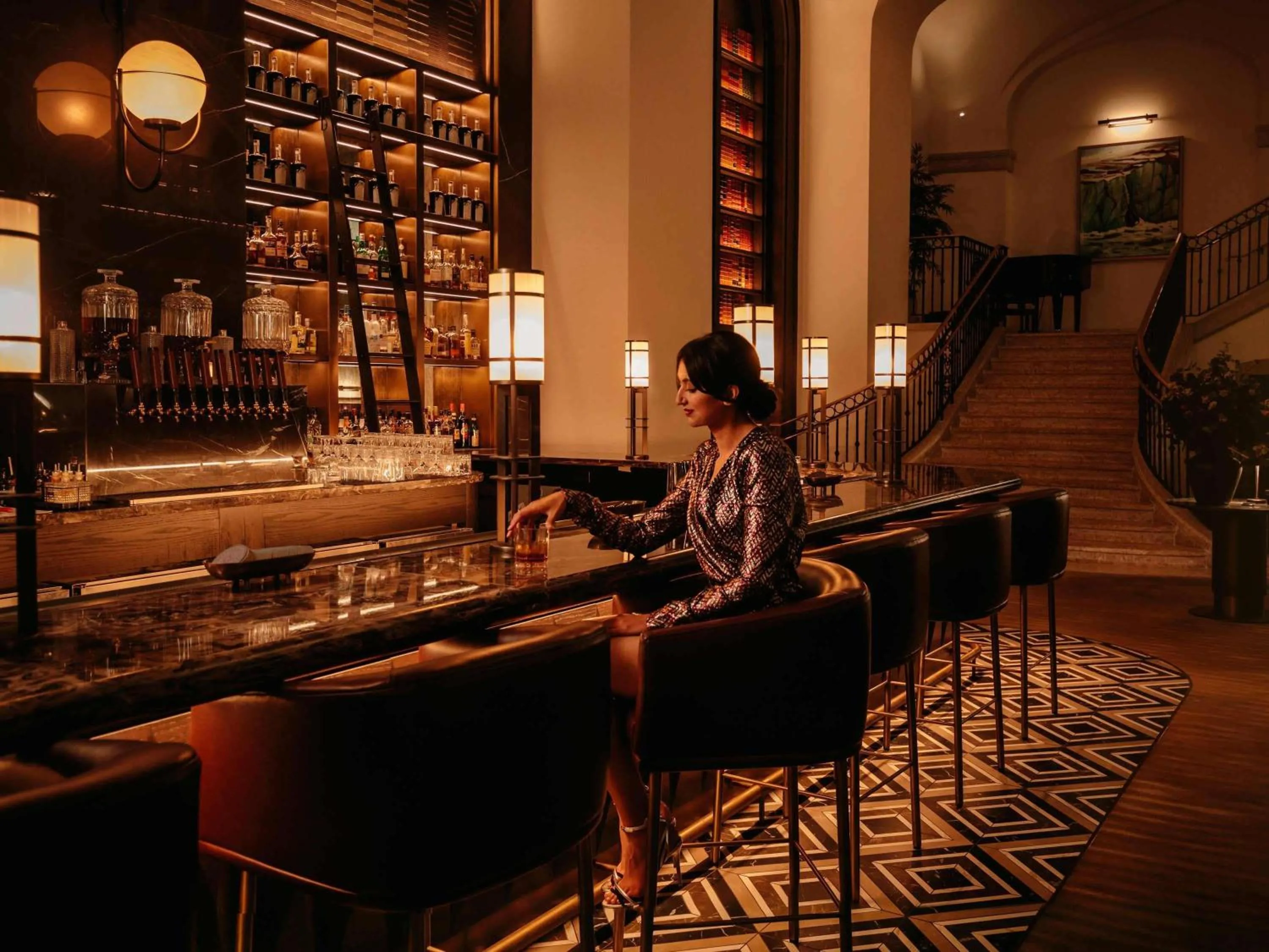 Lounge or bar in Fairmont Banff Springs