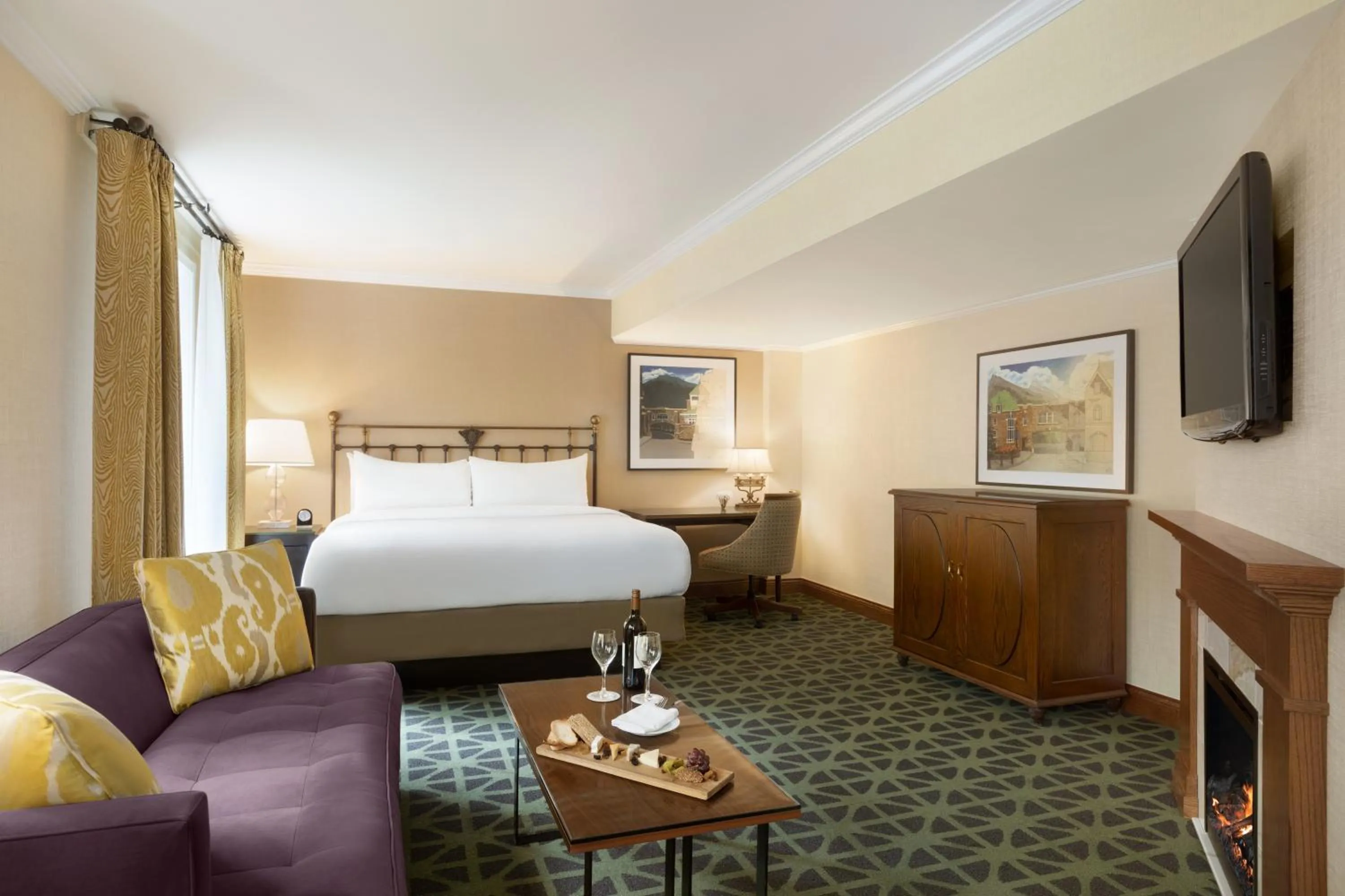 Bedroom, Bed in Fairmont Banff Springs