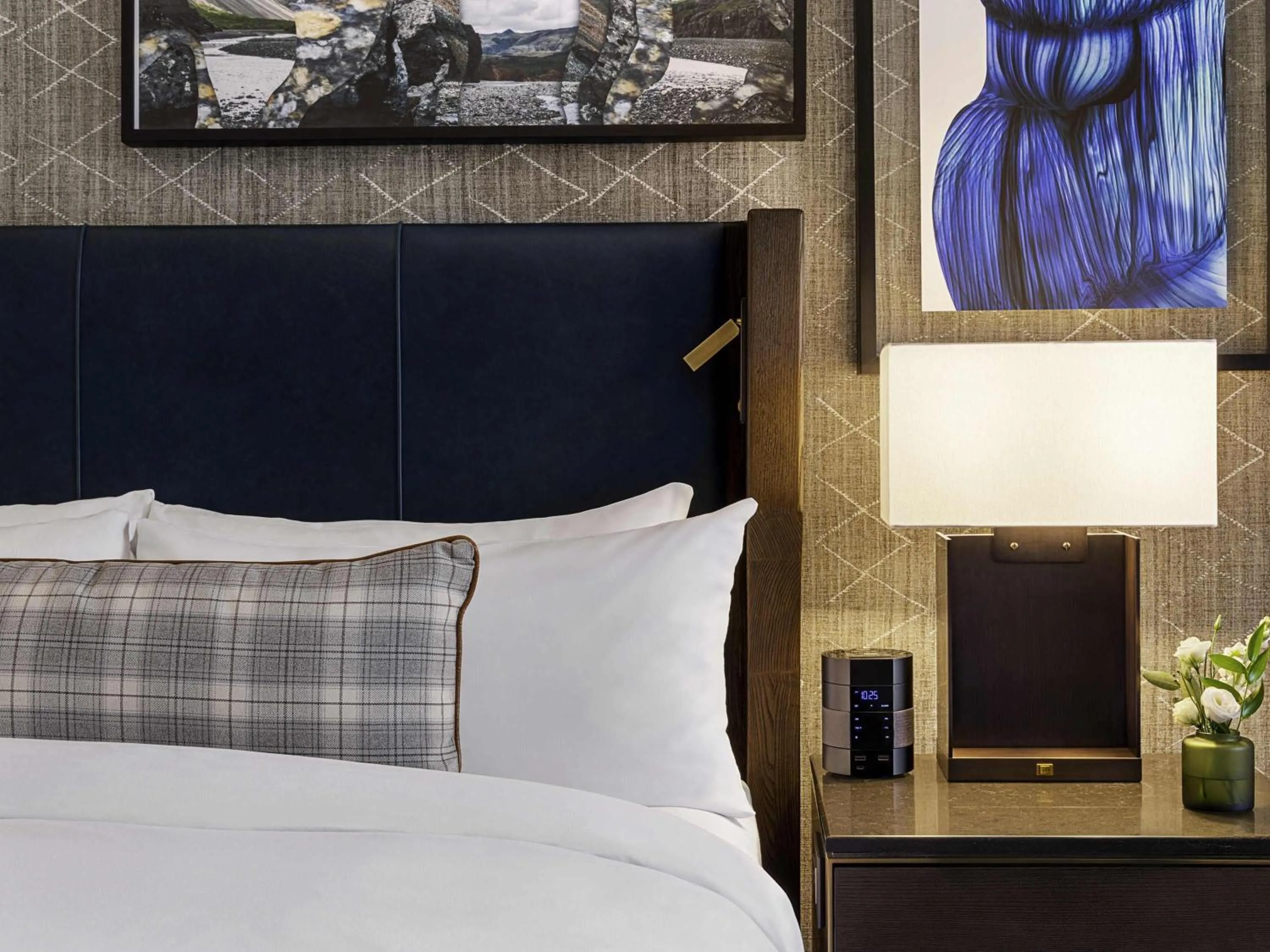 Bedroom, Bed in Fairmont Banff Springs