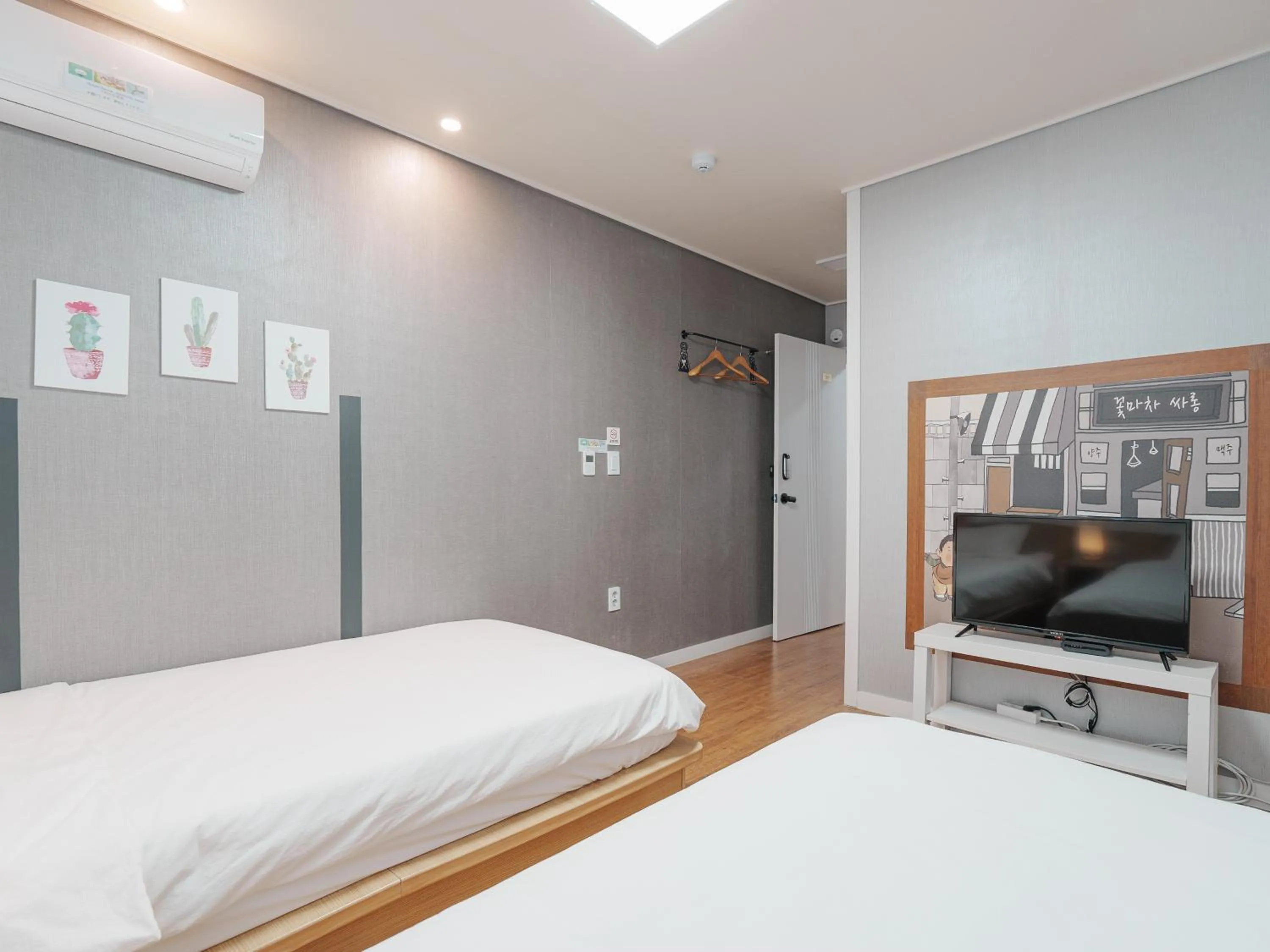 Bedroom, Bed in 인천공항 게스트하우스 레인부츠