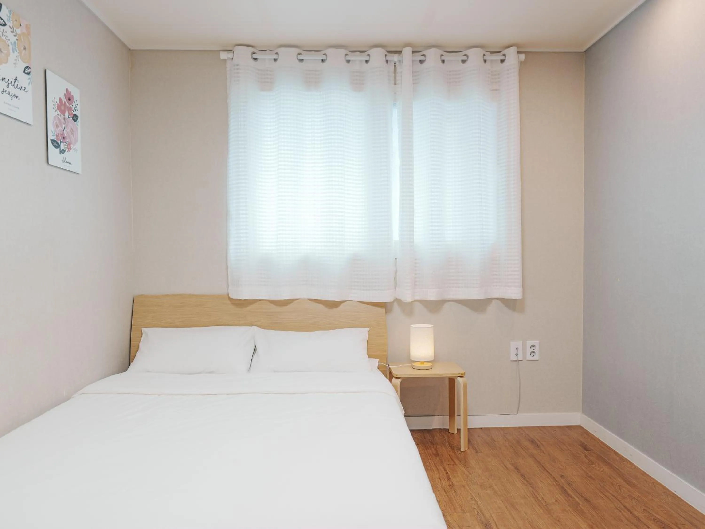 Bedroom, Bed in 인천공항 게스트하우스 레인부츠