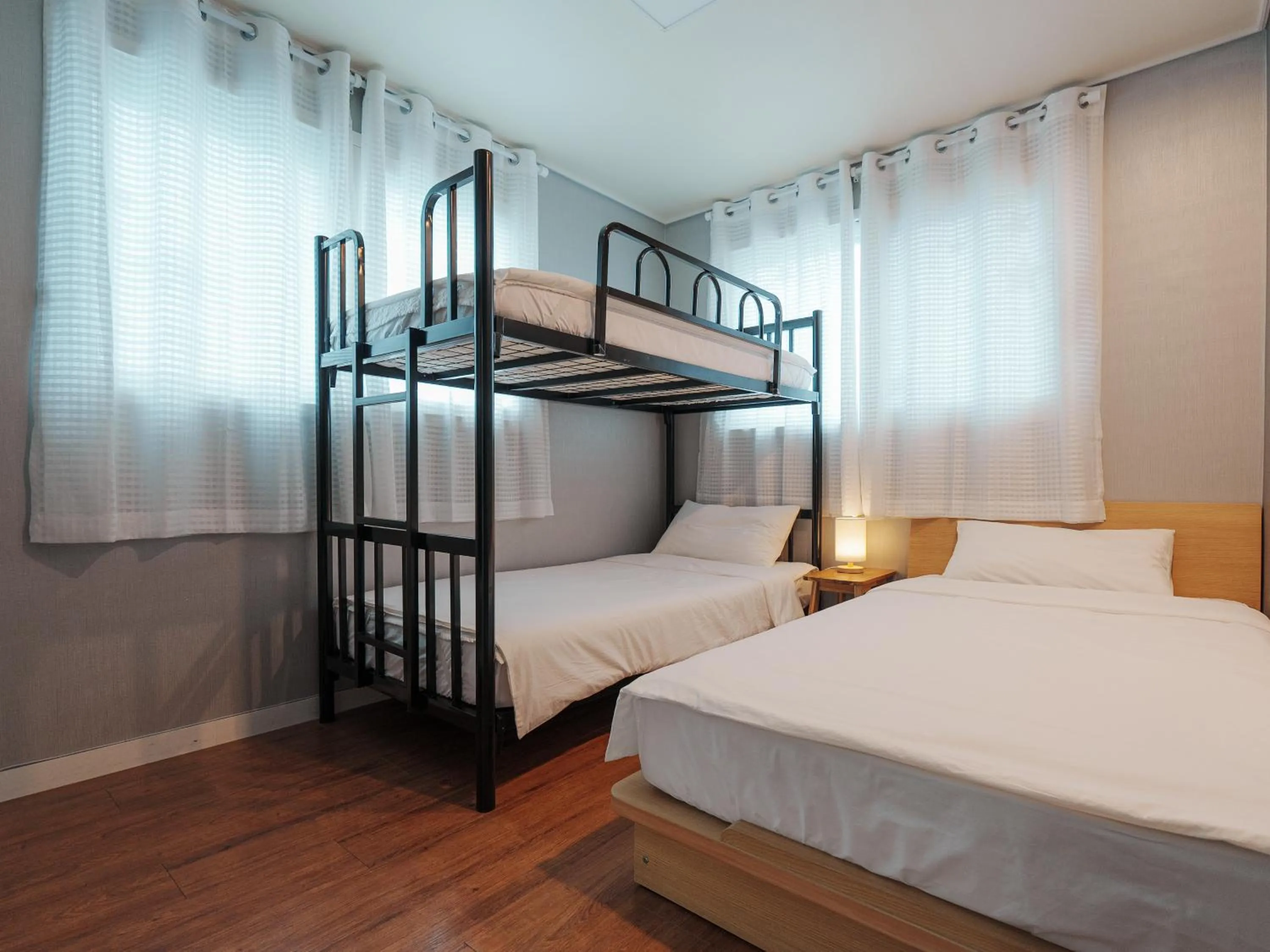 Bedroom, Bed in 인천공항 게스트하우스 레인부츠